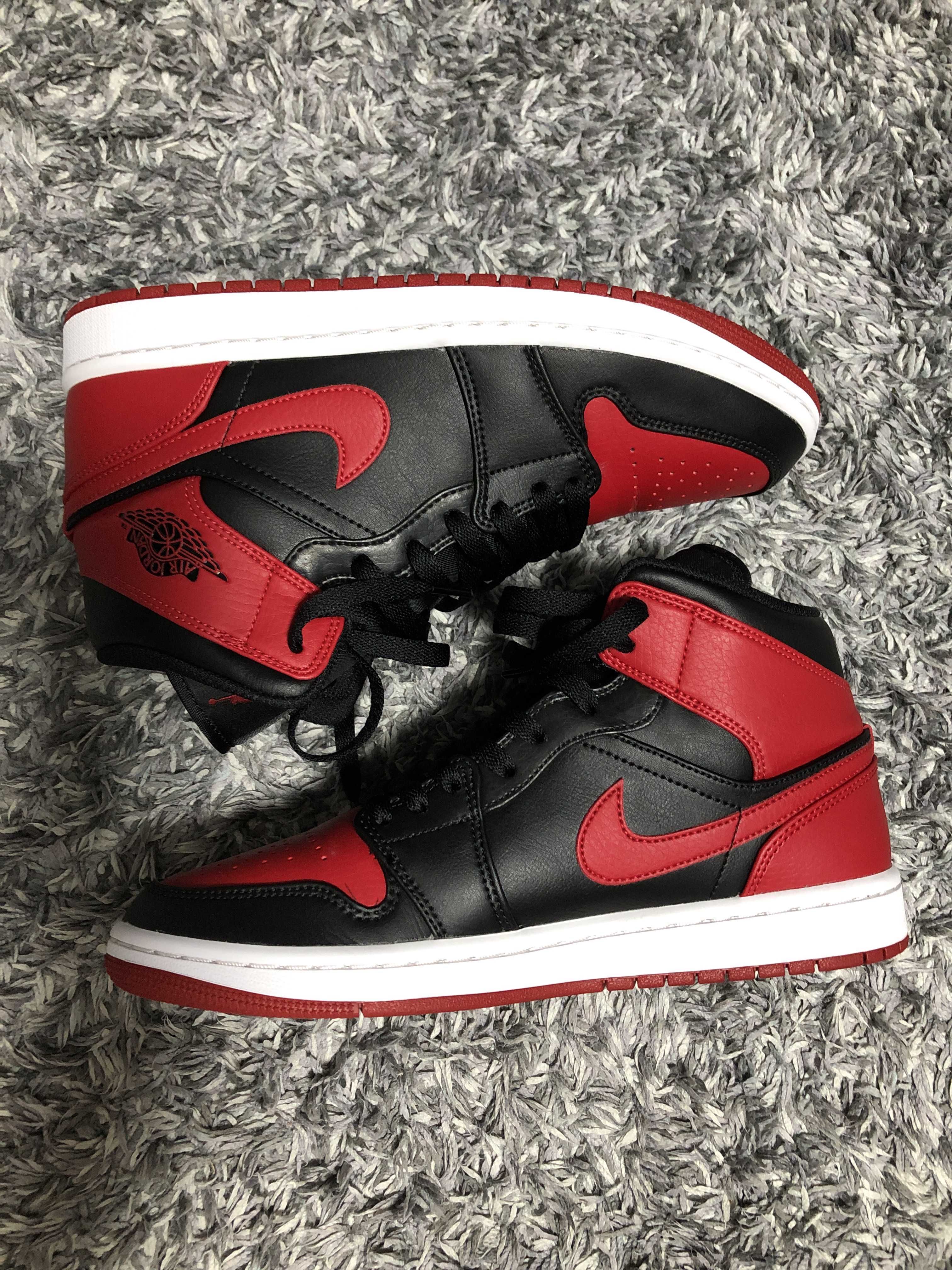 Nike Air Jordan 1 Mid "Bred"