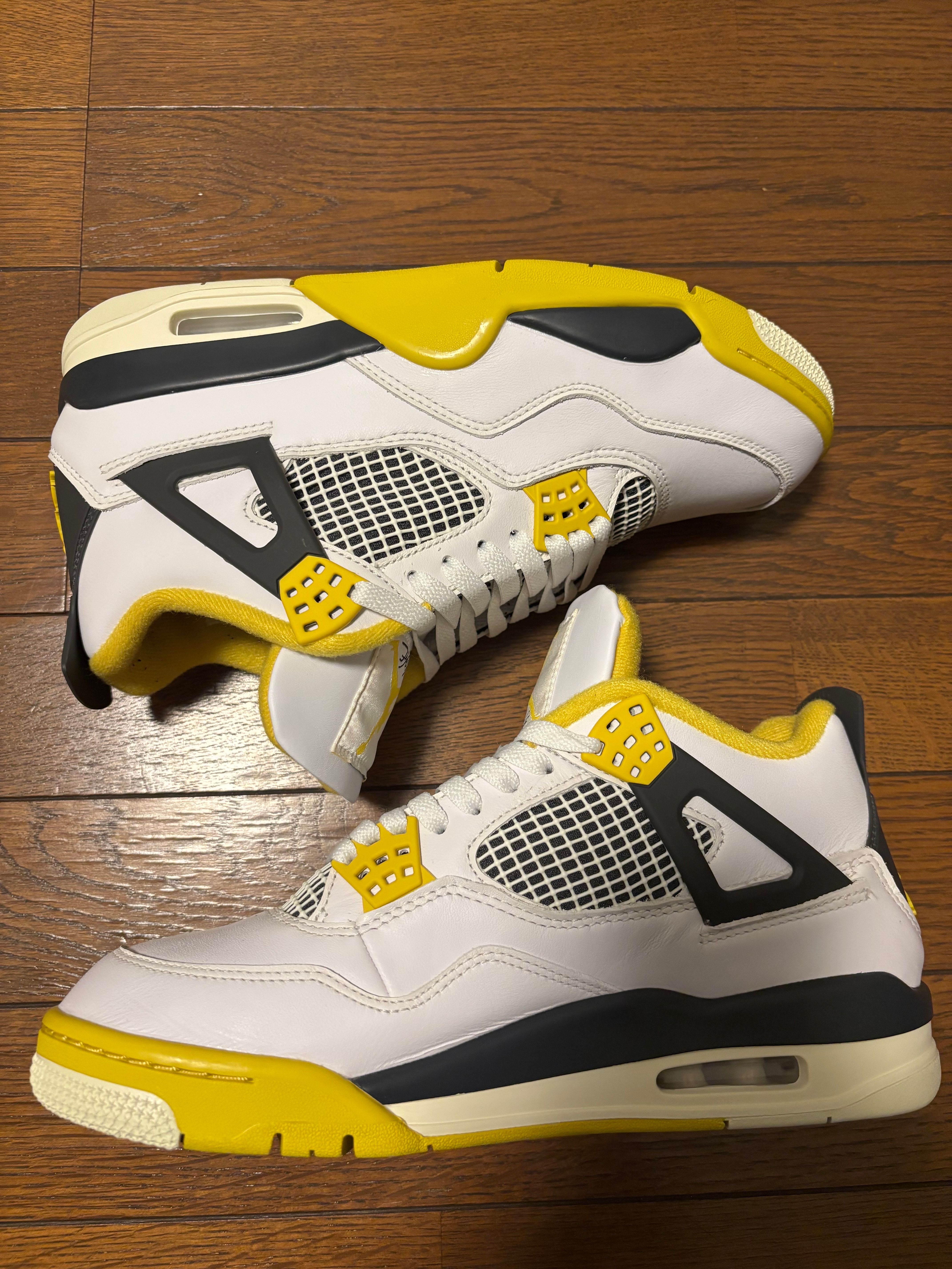 Nike Women's Air Jordan 4 Retro "Vivid Sulfur"