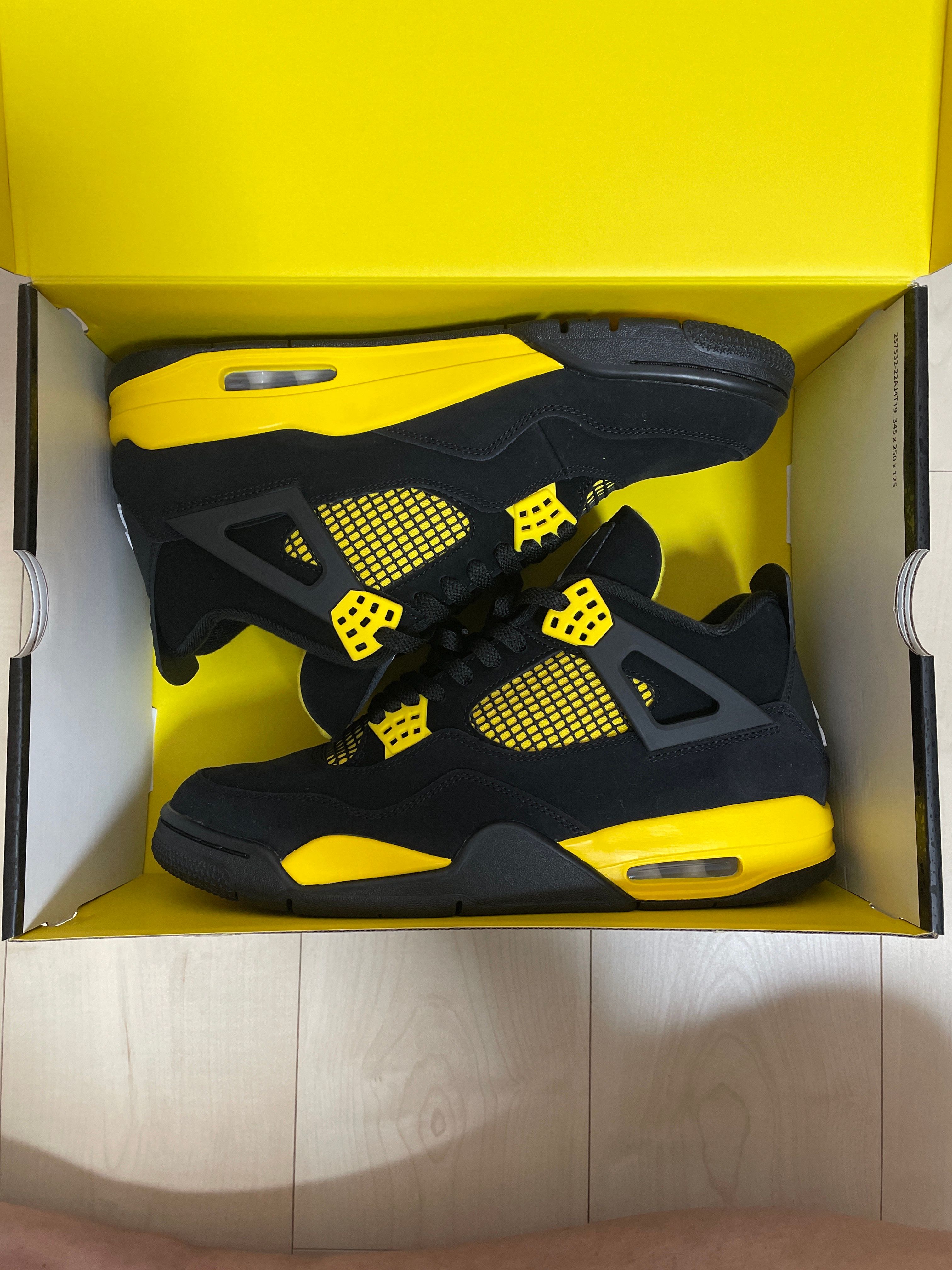 Nike Air Jordan 4 Retro "Thunder"(2023)