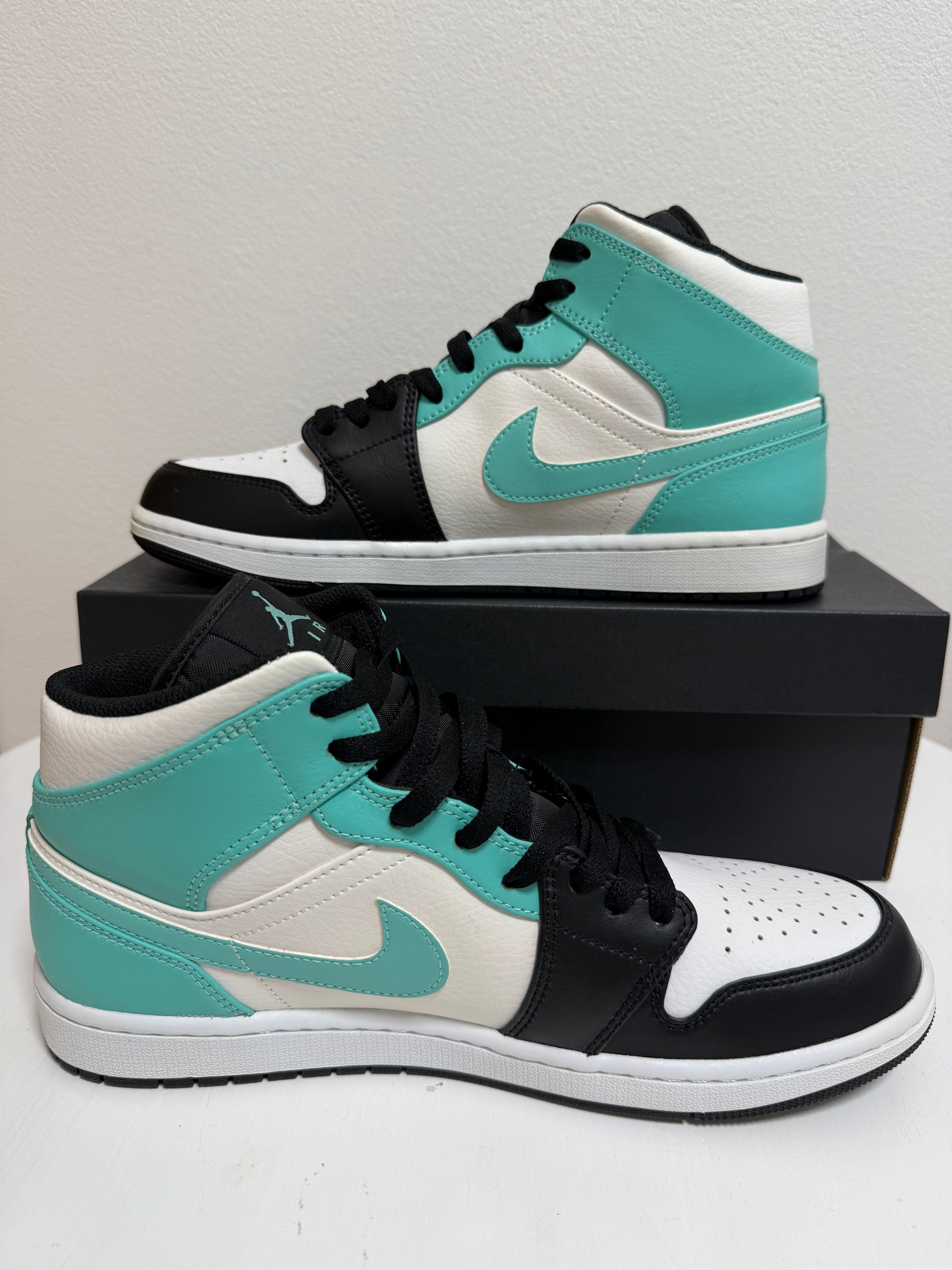 Nike Air Jordan 1 Mid "Tropical Twist"