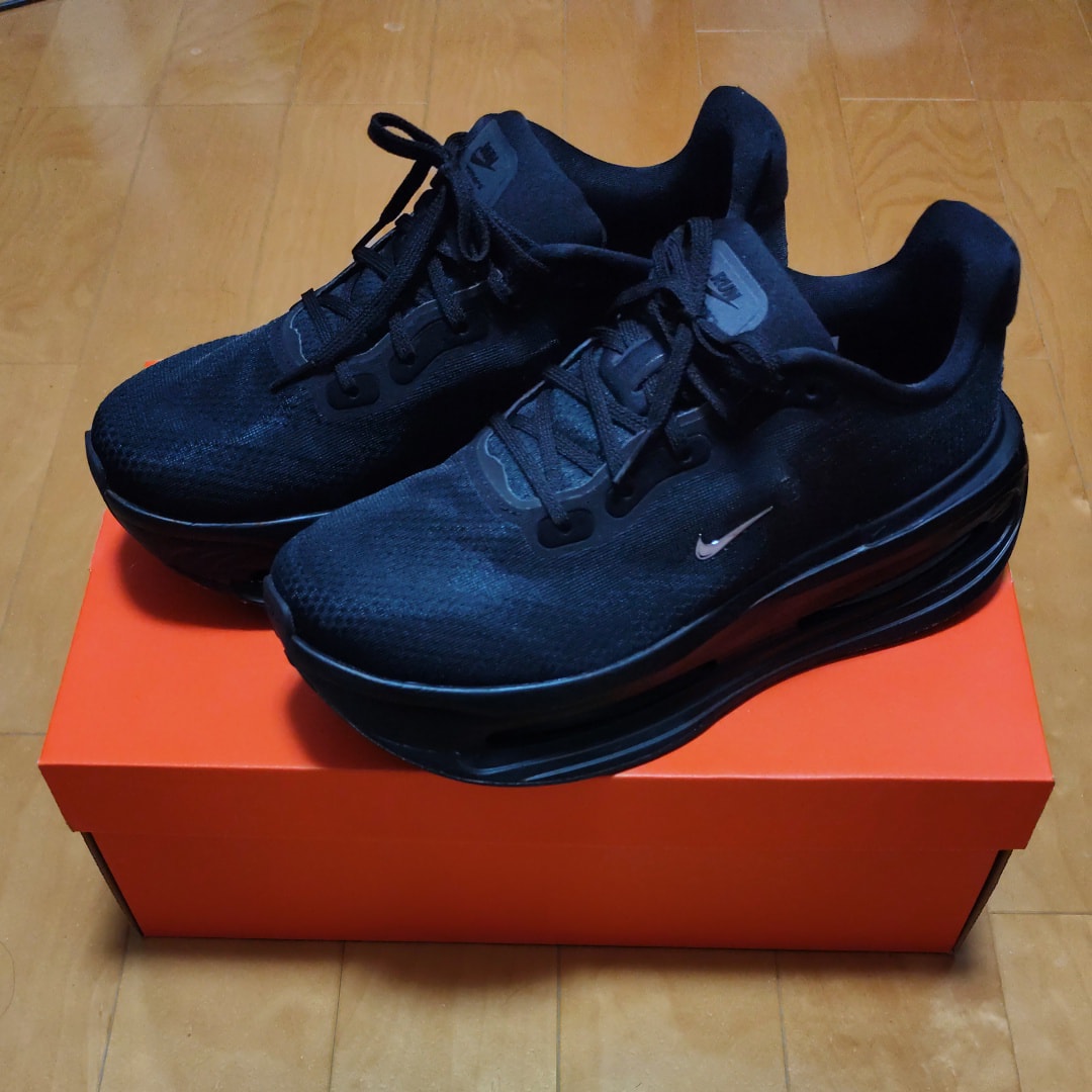 Nike Vomero Premium "Chrome Mini Swoosh/Black"