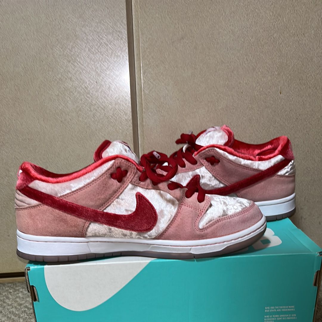 Strangelove × Nike SB Dunk Low "Valentine’s Day"