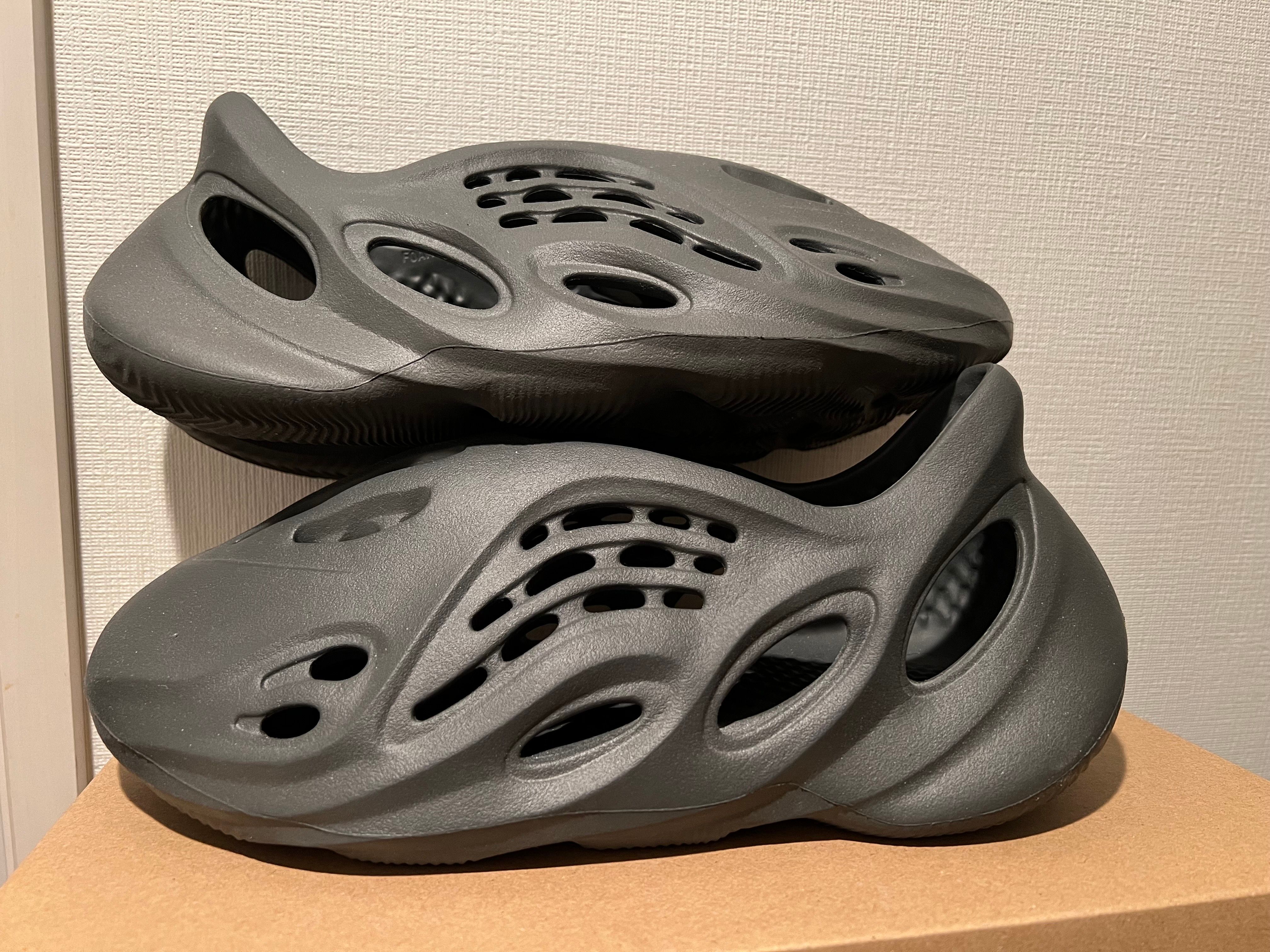 adidas YEEZY Foam Runner "Carbon"