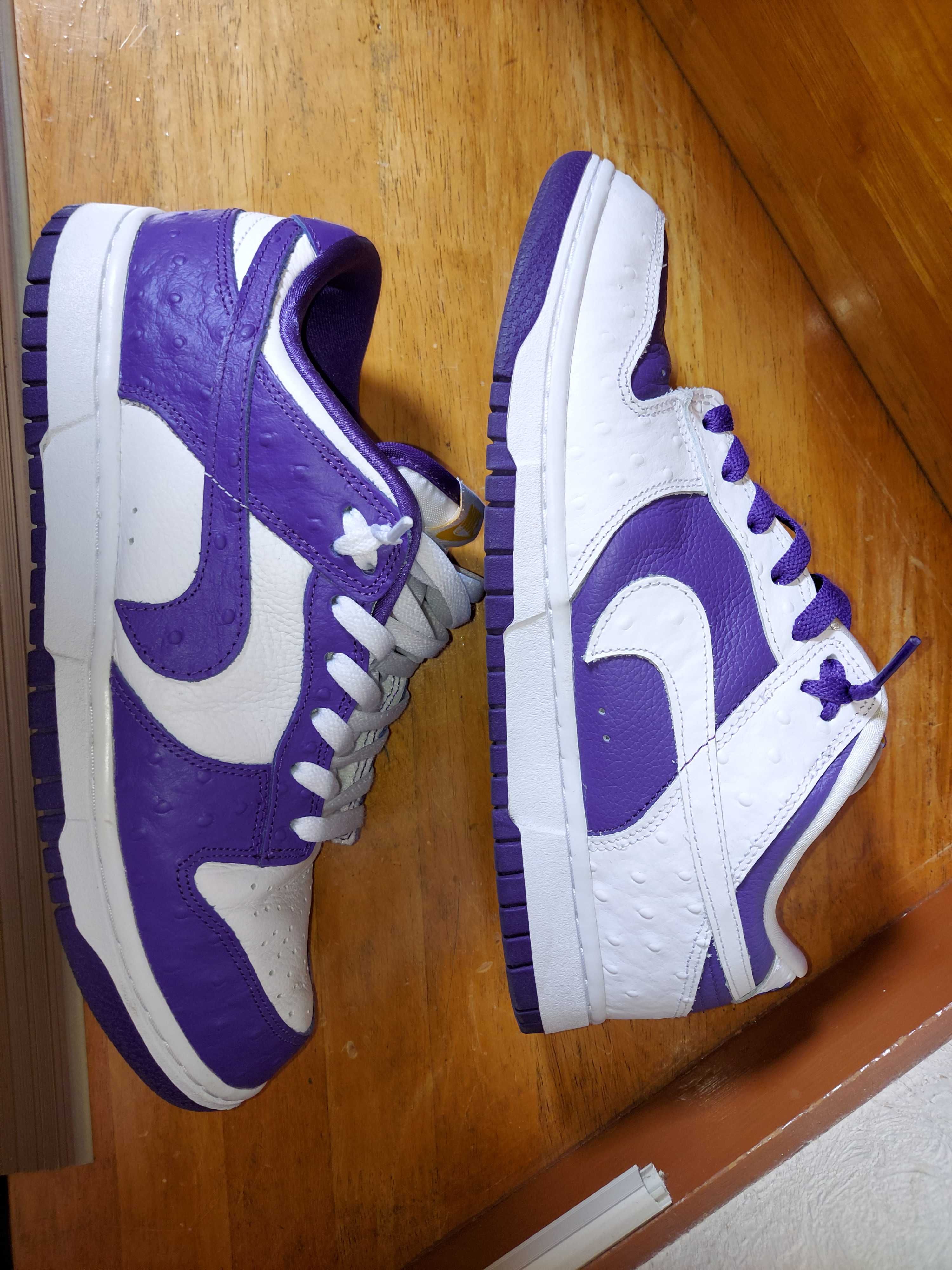 Nike Women's Dunk Low "Made You Look"