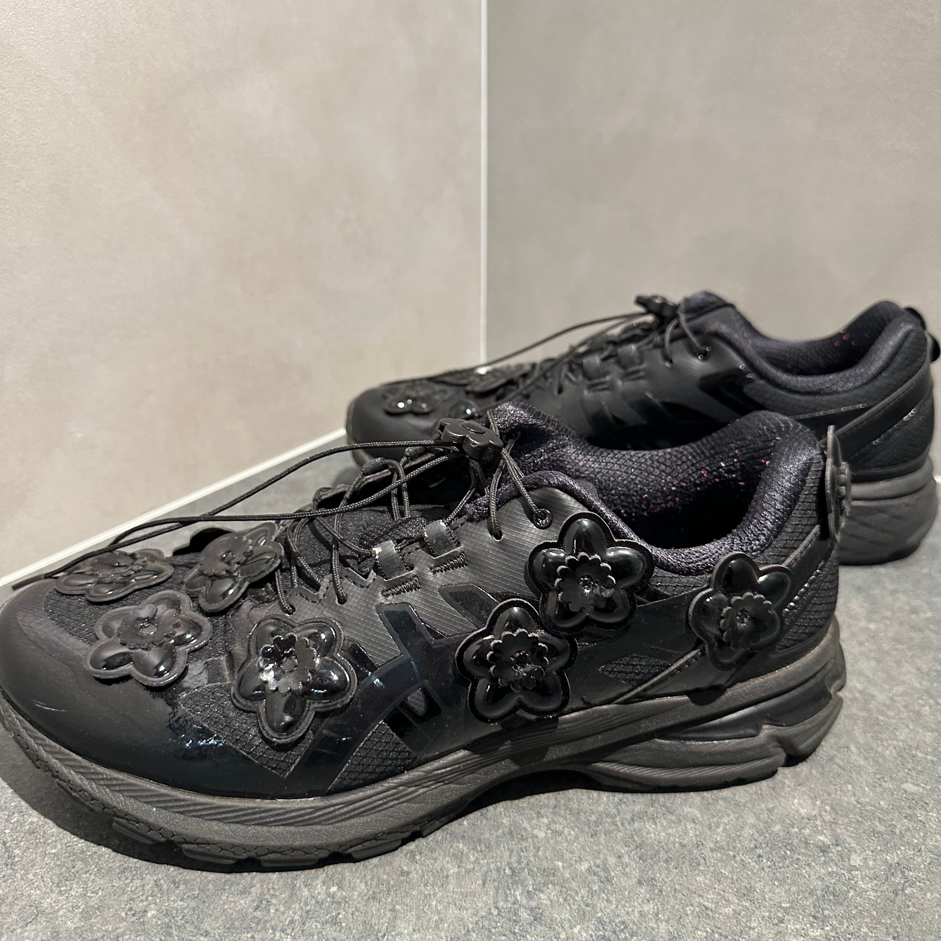 セシリーバンセン × アシックス ゲルテレイン "ブラック"