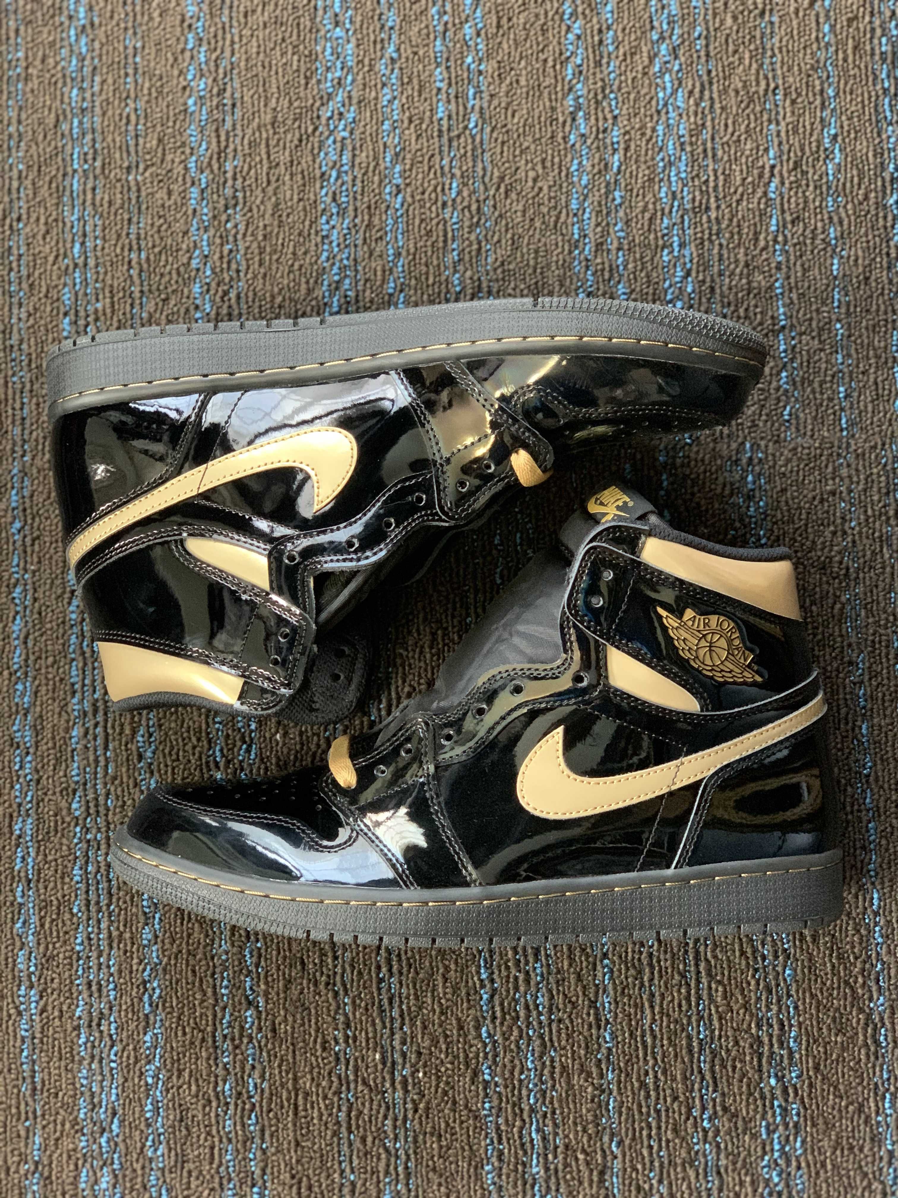 Nike Air Jordan 1 High OG "Black-Metalic Gold"