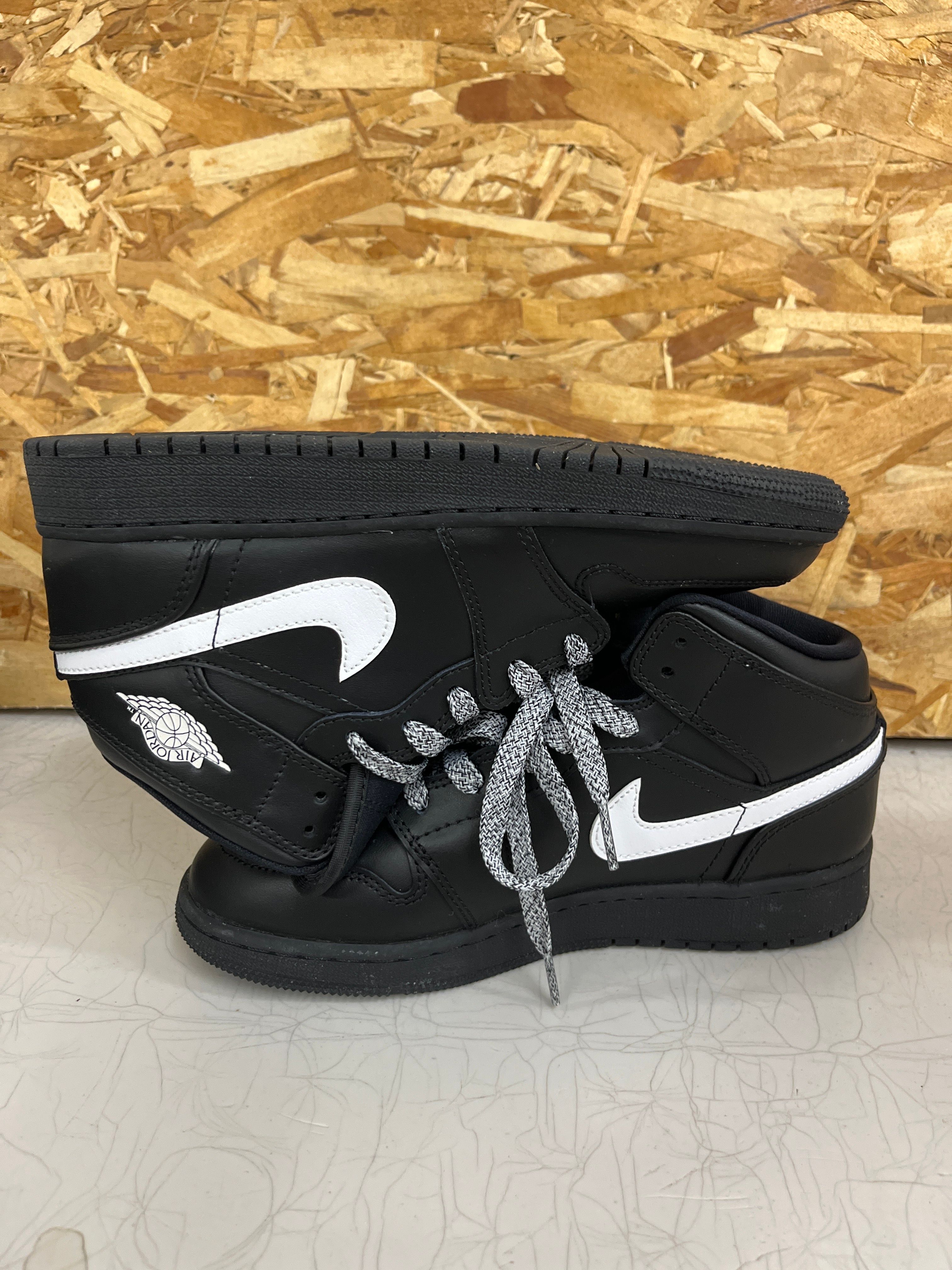 NIKE AIR JORDAN 1 MID BLACK WHITE SPECKLE (GS)