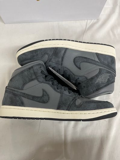 Nike Women's Air Jordan 1 Mid SE "Smoke Grey"