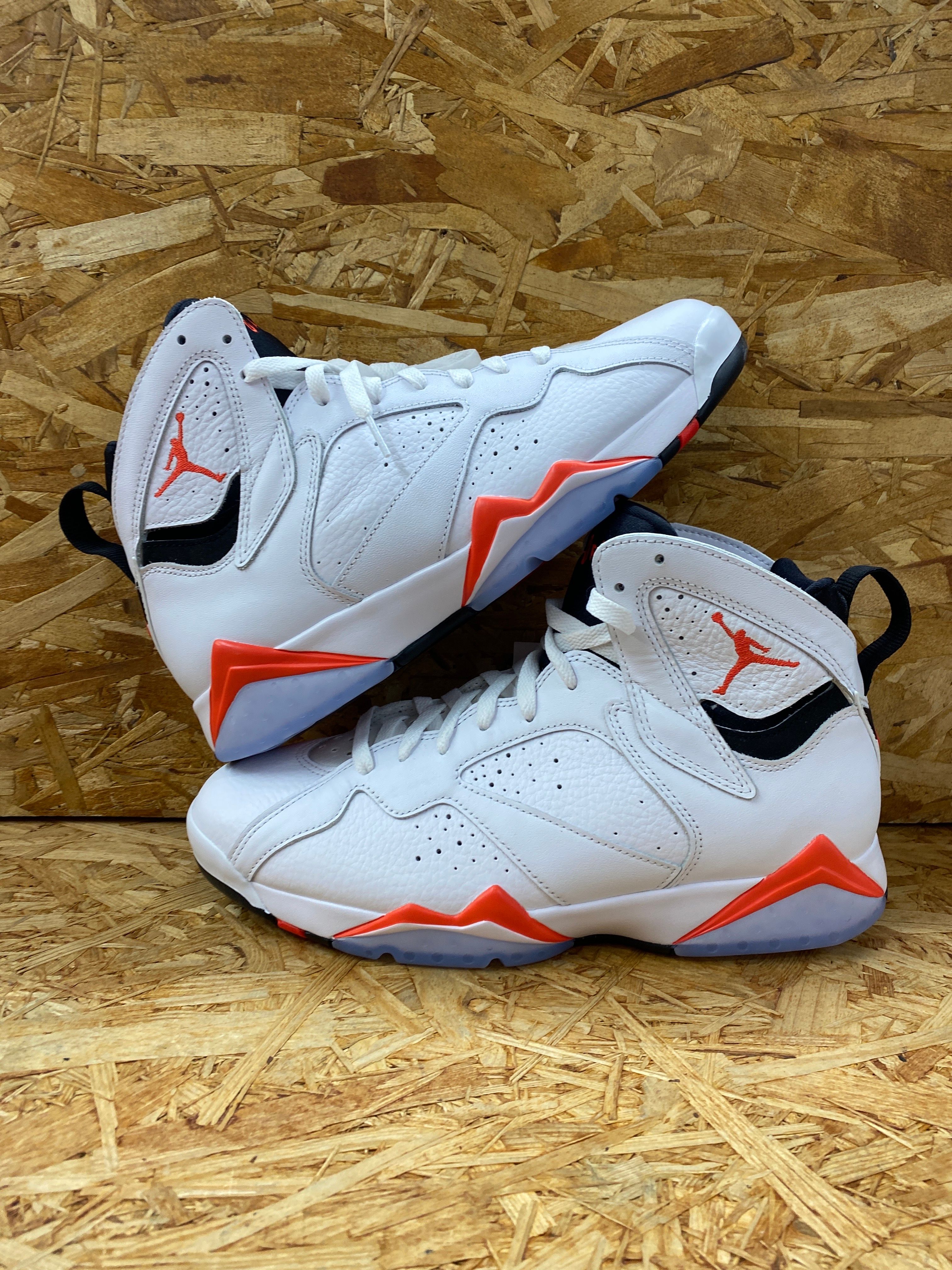Nike Air Jordan 7 Retro "White Infrared"