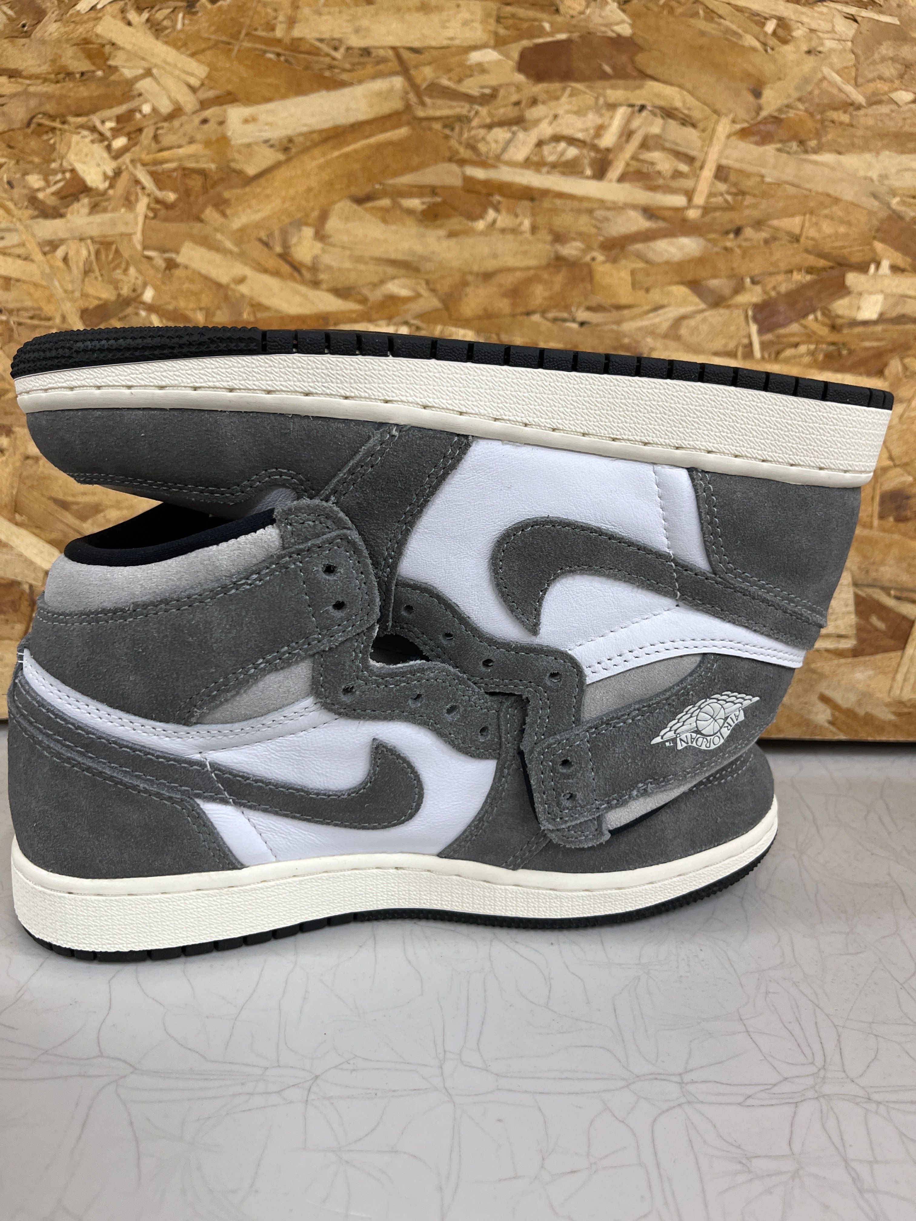 Nike GS Air Jordan 1 Retro High OG "Black and Smoke Grey"