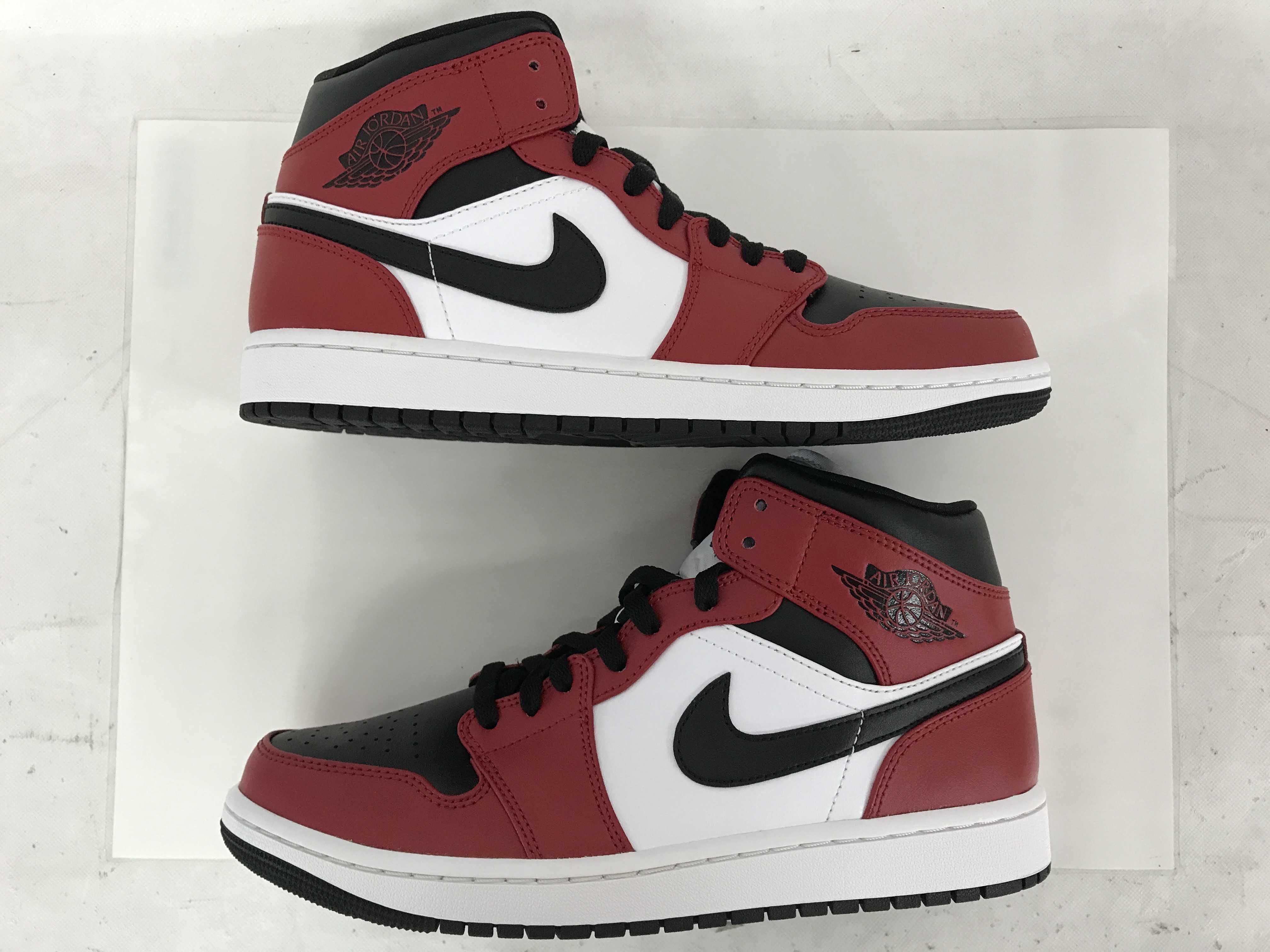 Nike Air Jordan 1 Mid "Chicago Black Toe"