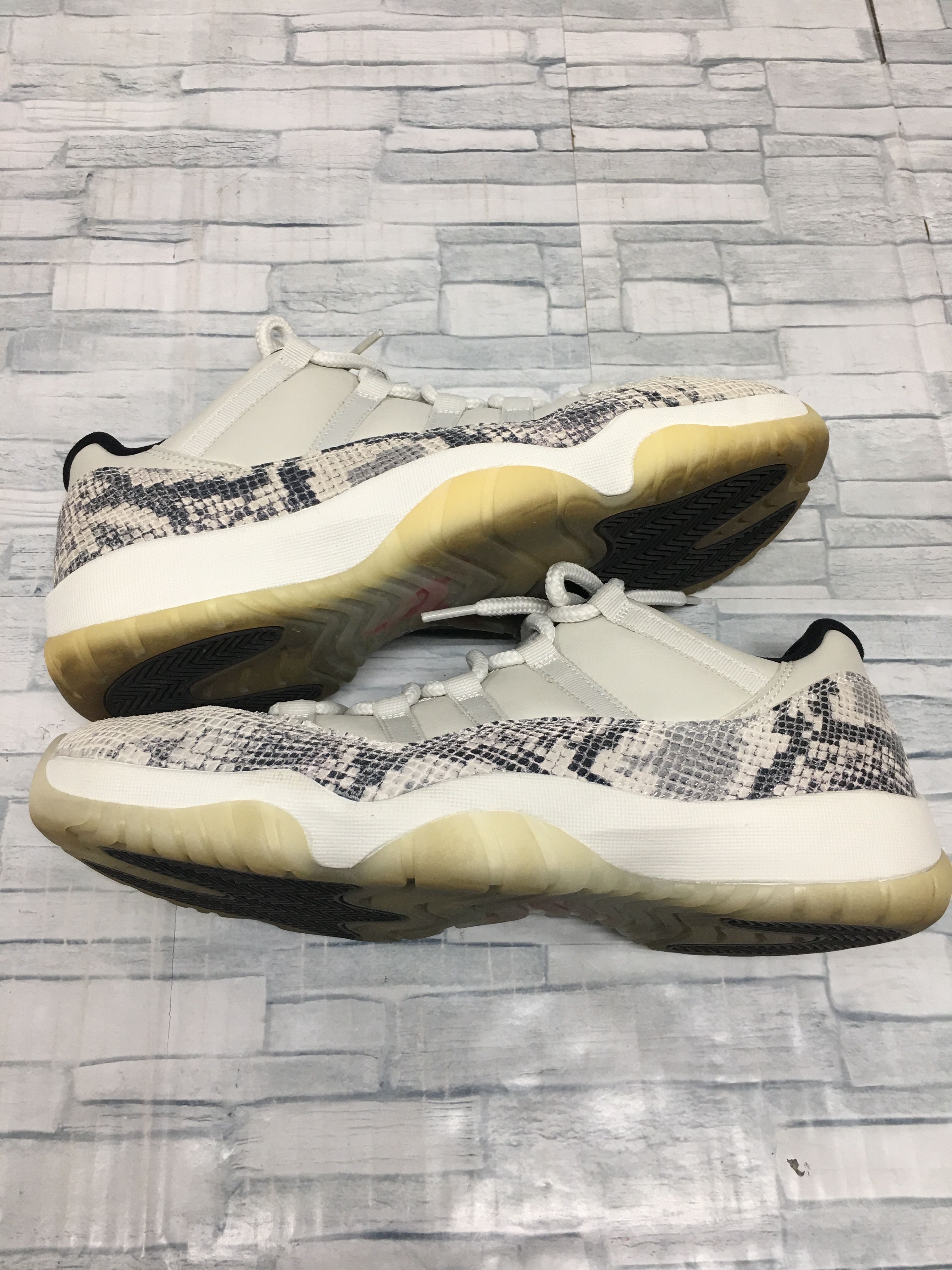 Nike Air Jordan 11 Low Snakeskin "Light Bone/University Red/Sail/Black"