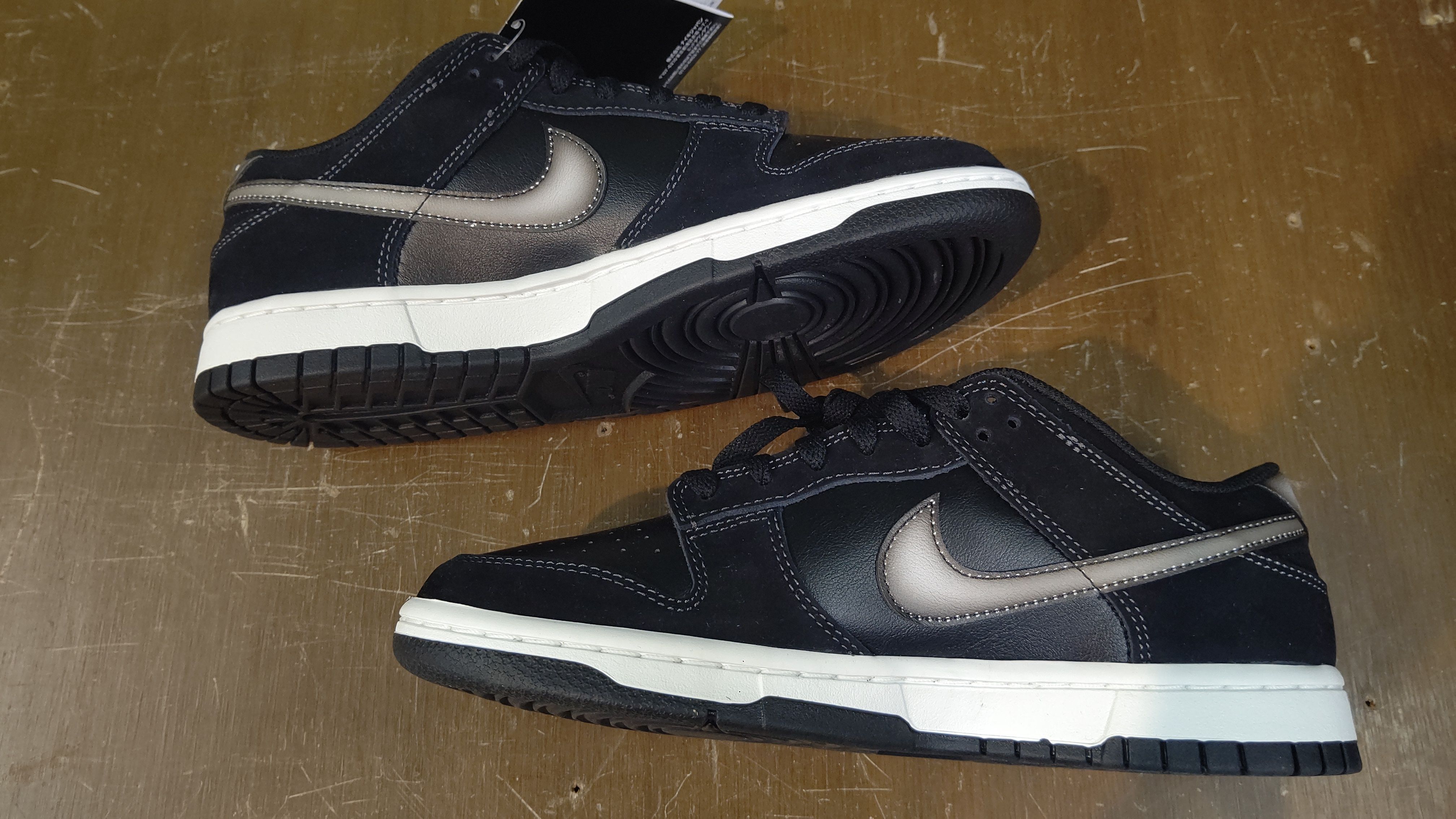 Nike Dunk Low "Airbrush Swoosh" 