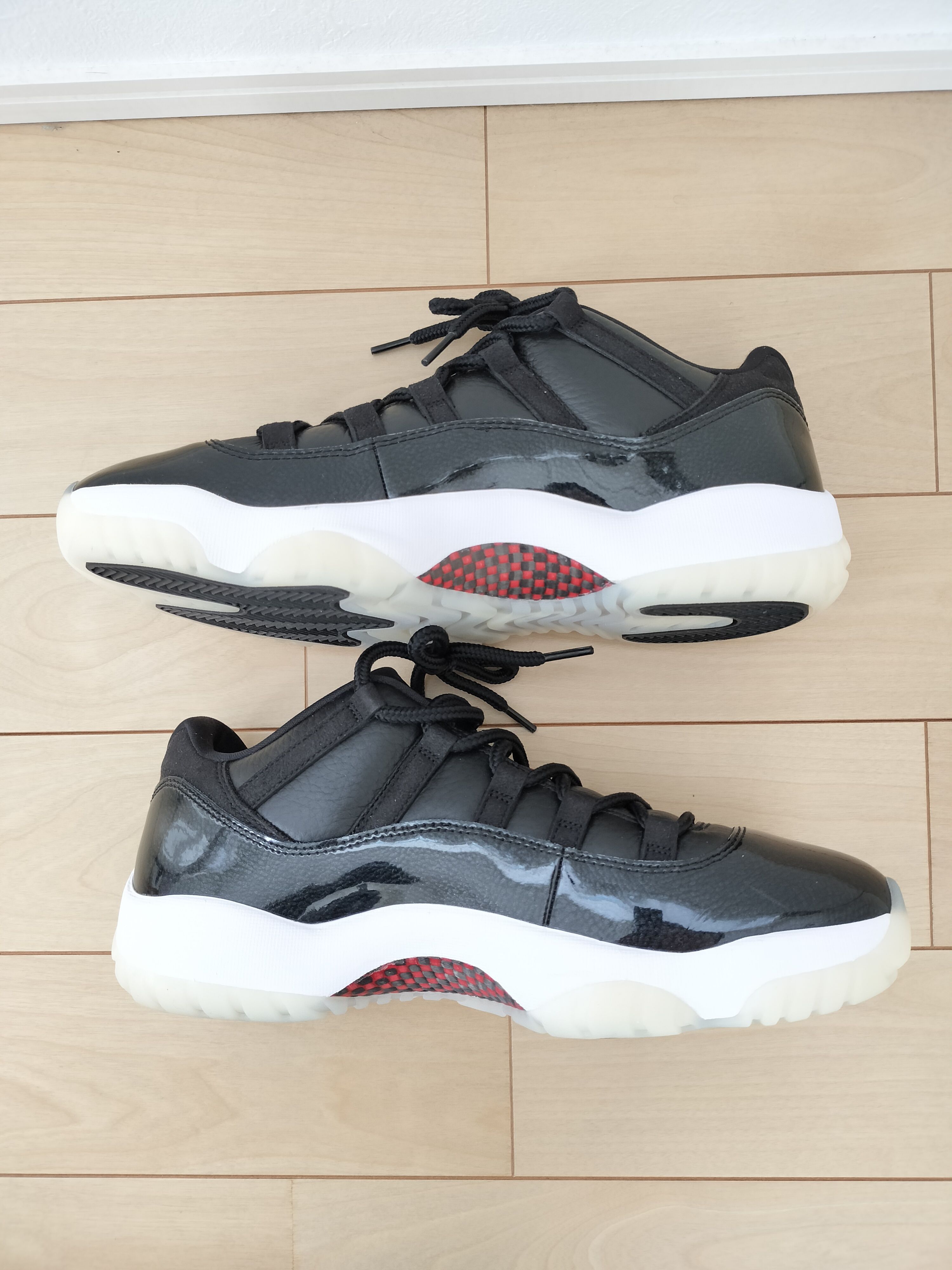 Nike Air Jordan 11 Low "72-10"