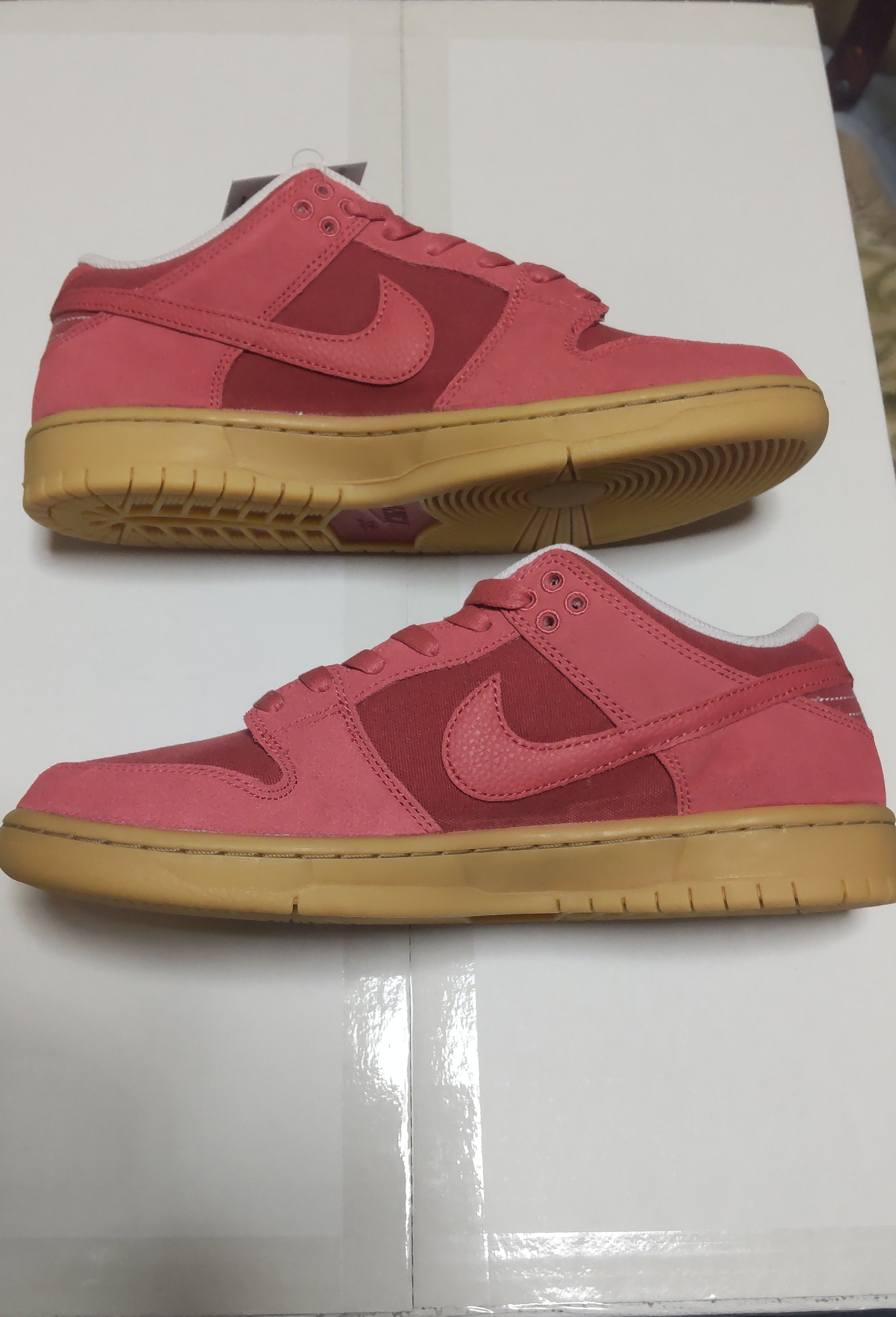 Nike SB Dunk Low "Adobe"