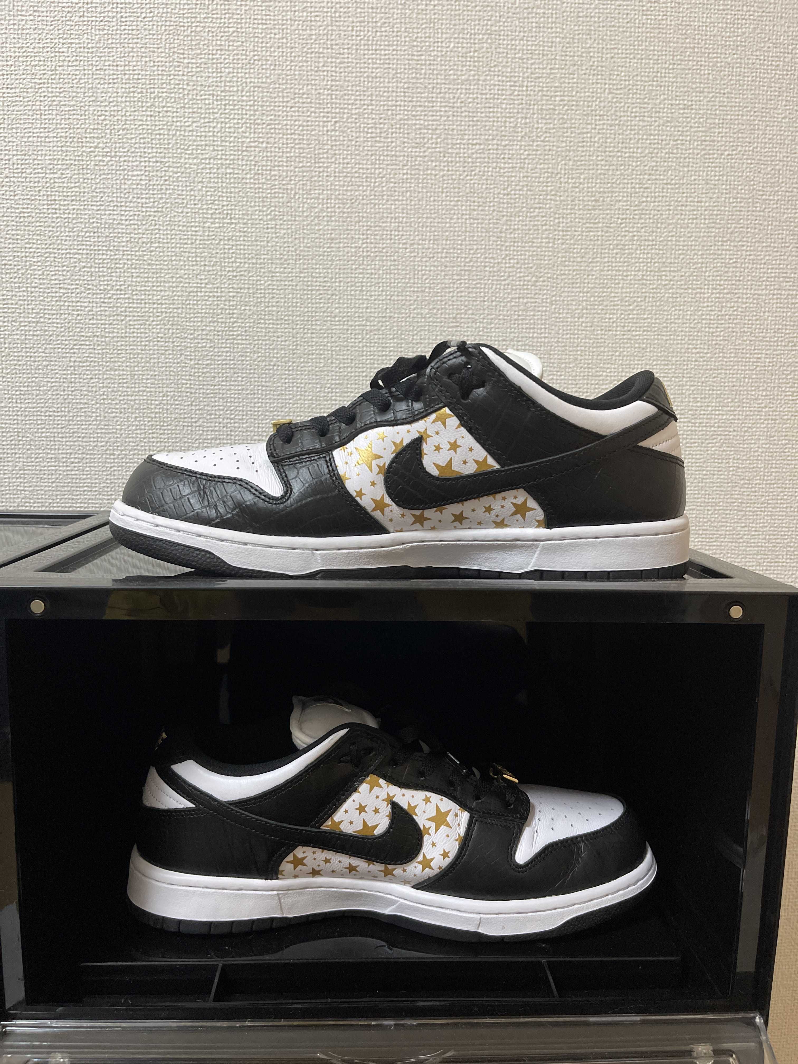 Supreme × Nike SB Dunk Low OG QS Gold Stars "White/Black"