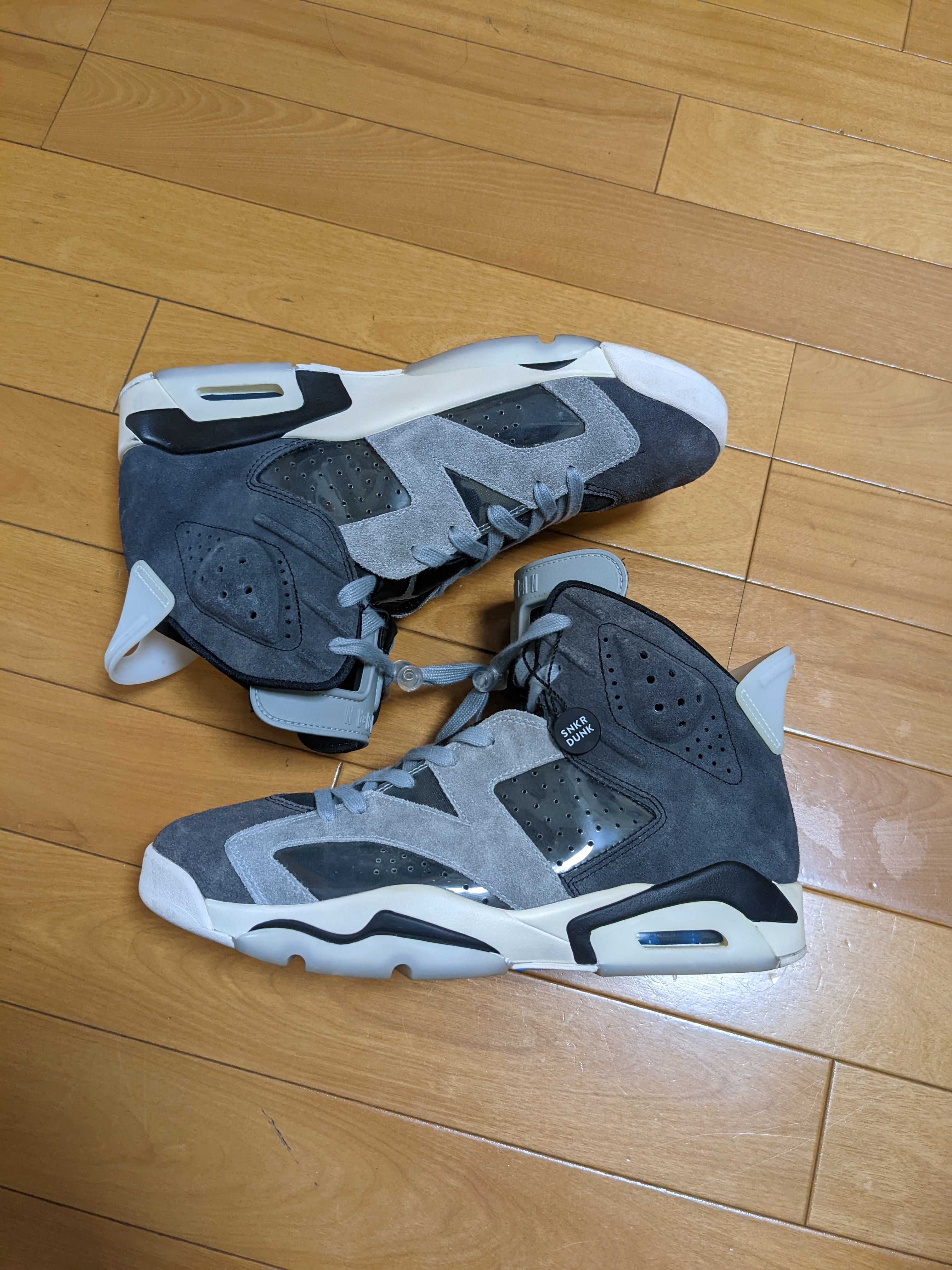 NIike Women's Air Jordan 6 "Smoke Grey"