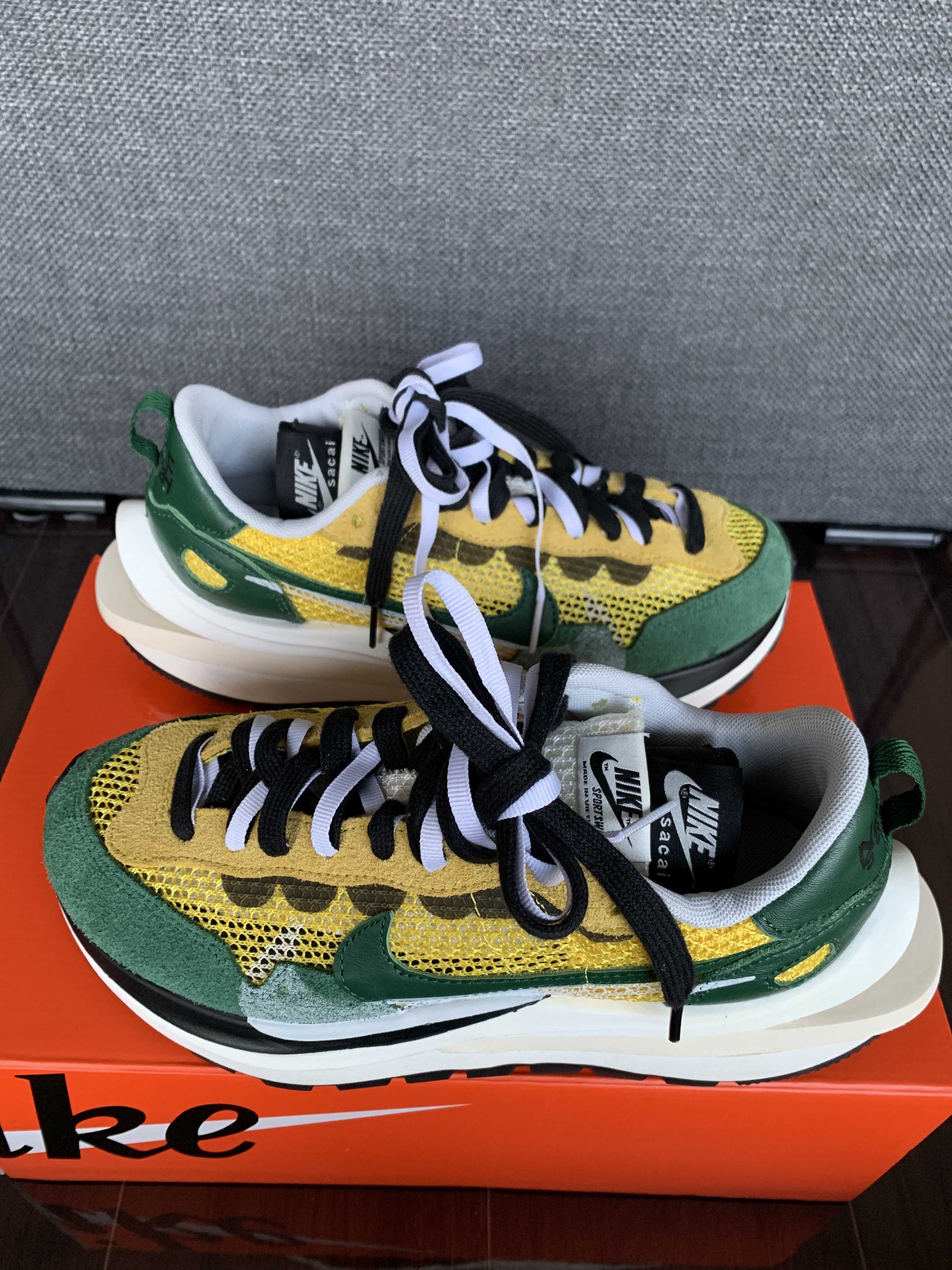 sacai × Nike Vapor Waffle "Tour Yellow/Stadium Green-Sail"