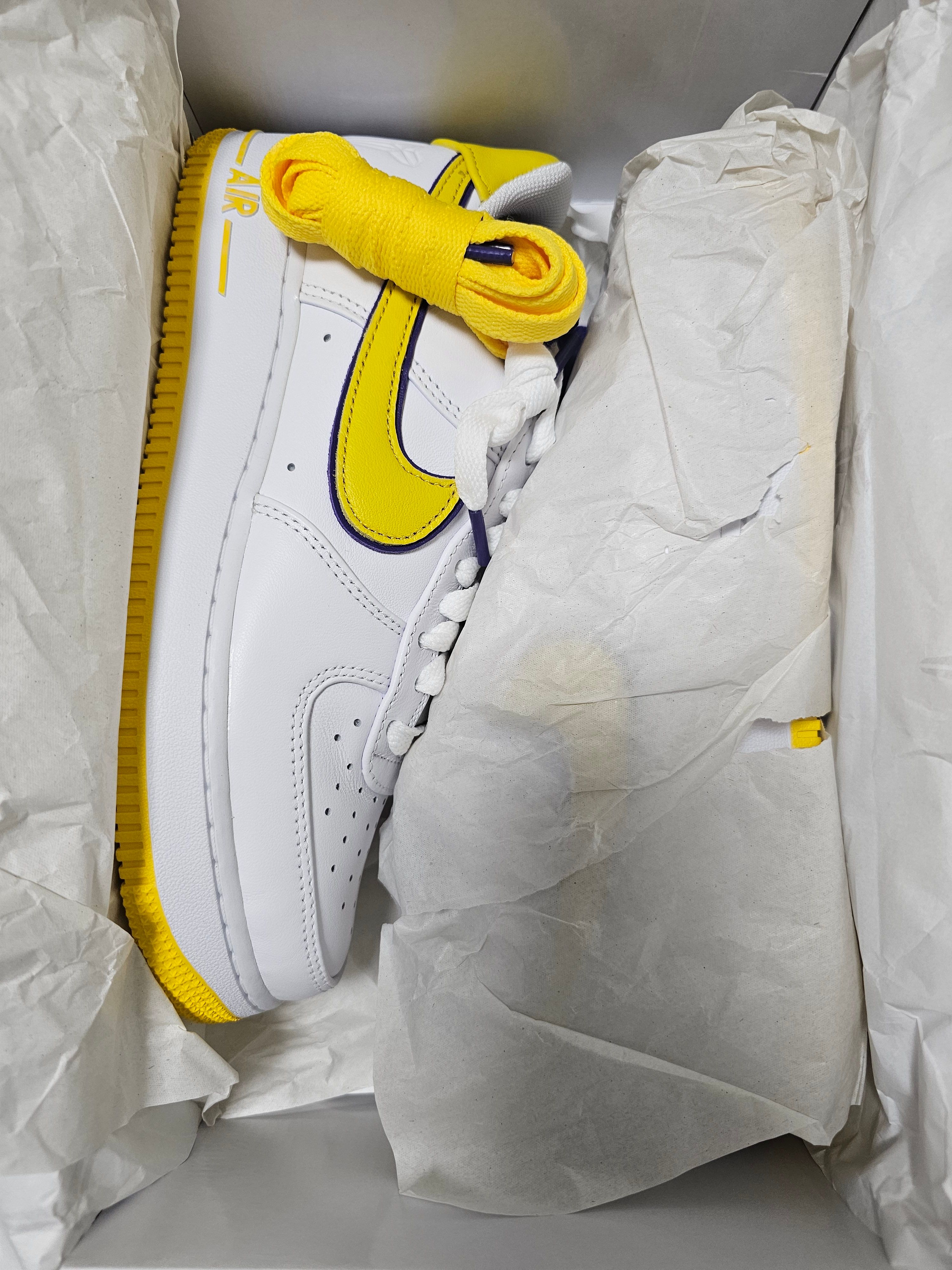 Kobe Bryant × Nike Air Force 1 Low Retro QS "Varsity Maize and Varsity Purple"