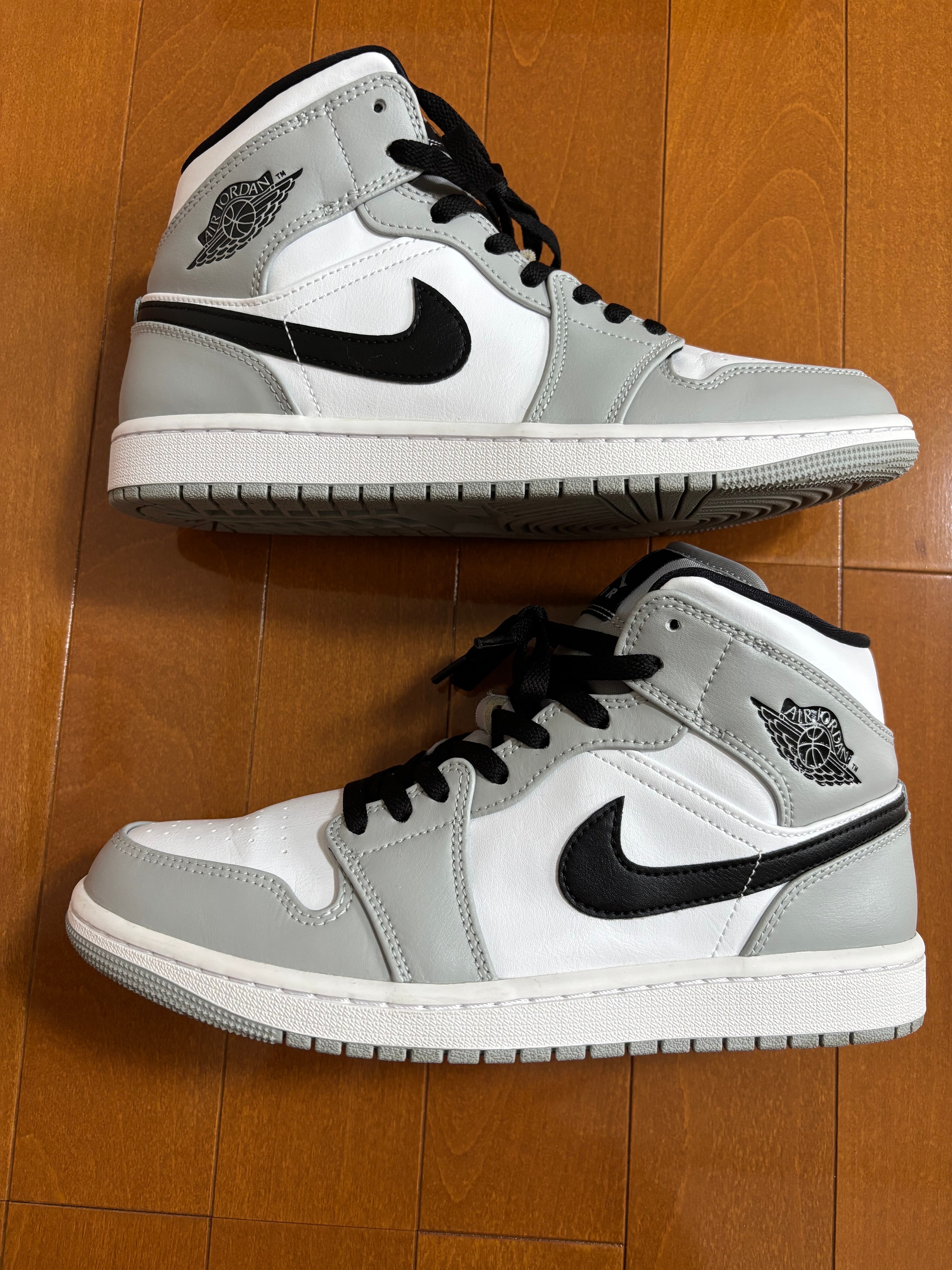 Nike Air Jordan 1 Mid "Light Smoke Grey/White/Black"