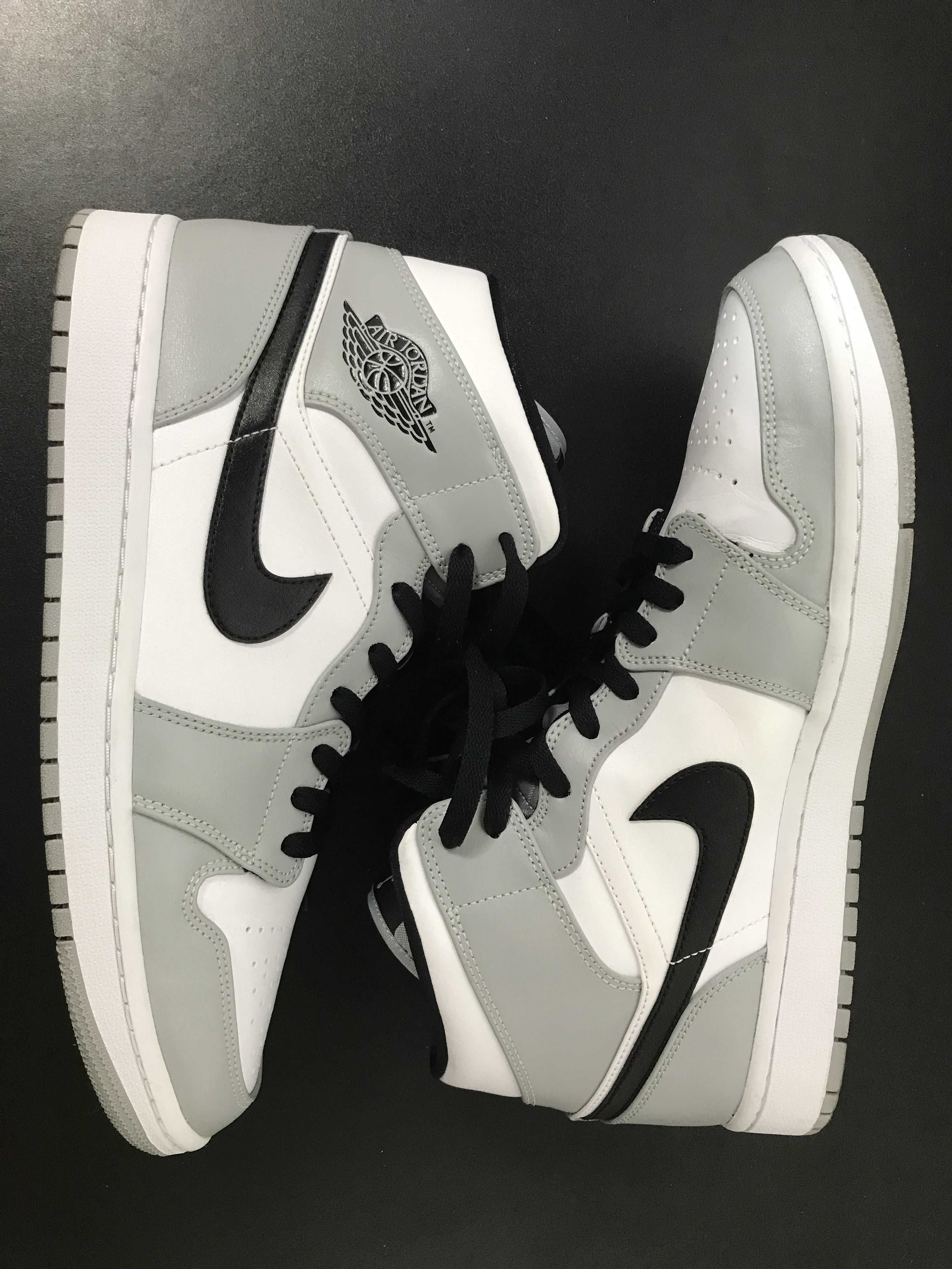 Nike Air Jordan 1 Mid "Light Smoke Grey/White/Black"