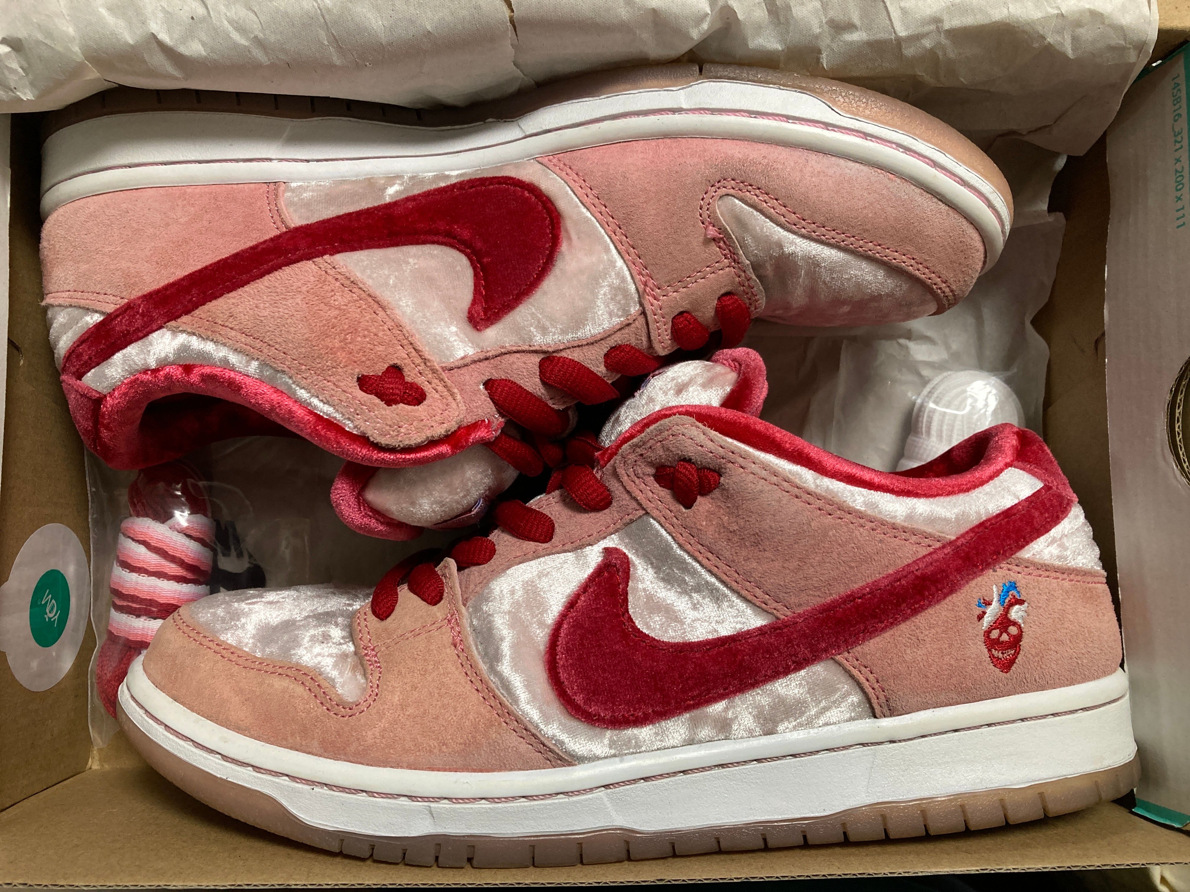 Strangelove × Nike SB Dunk Low "Valentine’s Day"