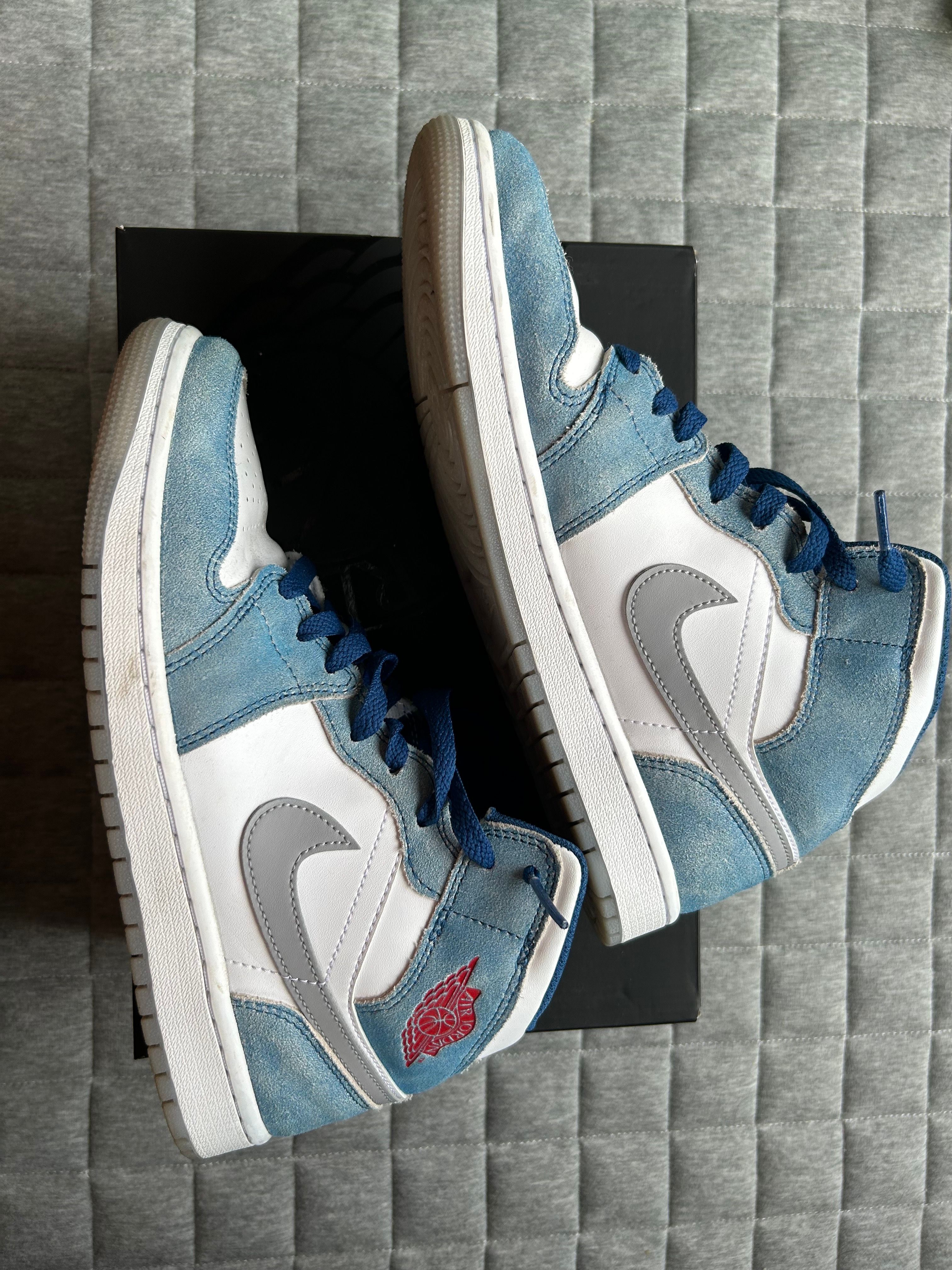 Nike Air Jordan 1 Mid SE "White/Hyper Royal/Red"