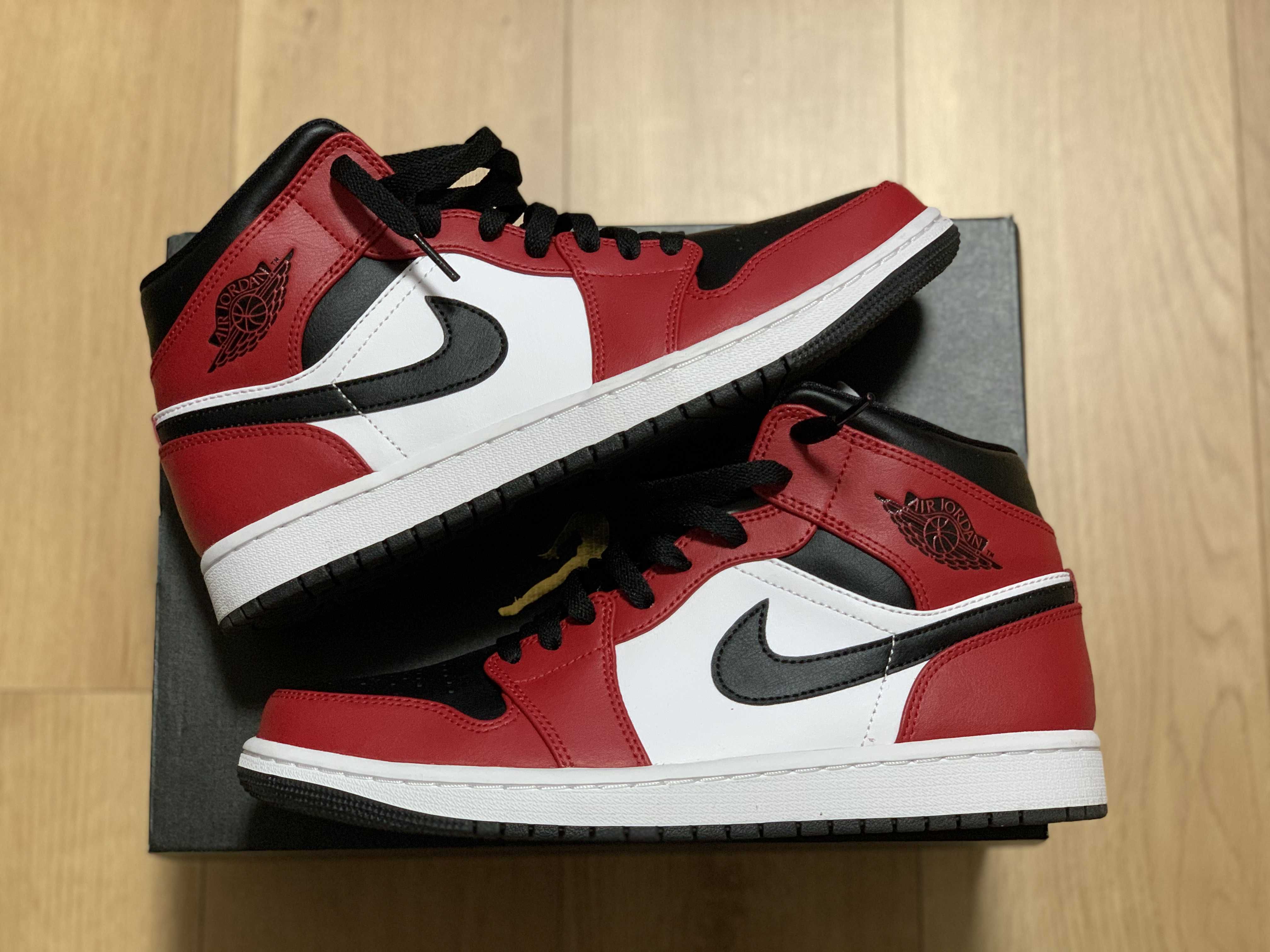 Nike Air Jordan 1 Mid "Chicago Black Toe"