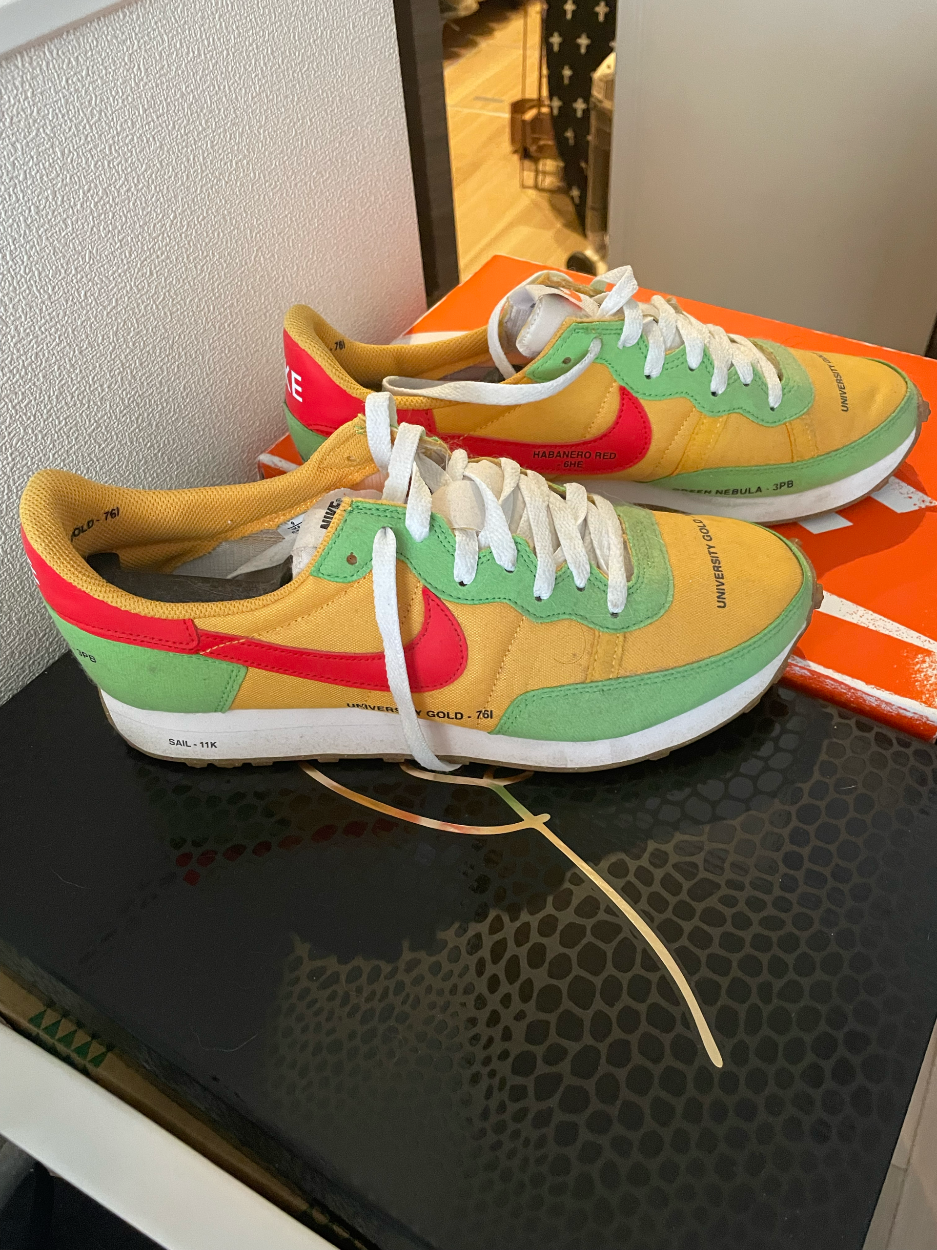 Nike Challenger OG "University Gold/Habanero Red/White/Green Nebula/Sail"