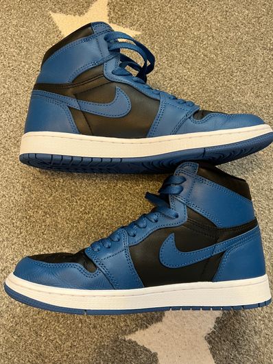 Nike Air Jordan 1 Retro High OG "Dark Marina Blue"