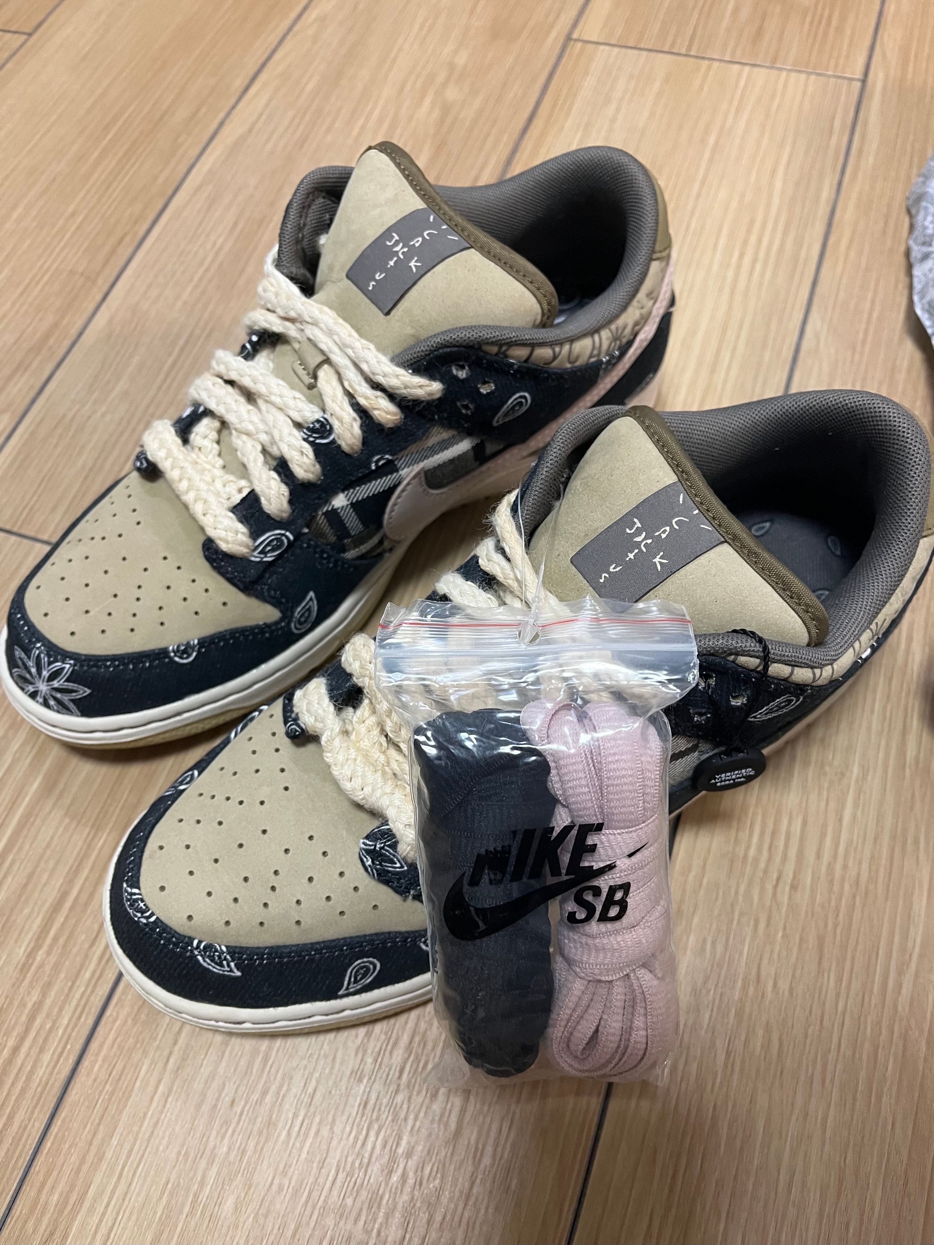 Travis Scott × Nike SB Dunk Low "Black/Parachute Beige"