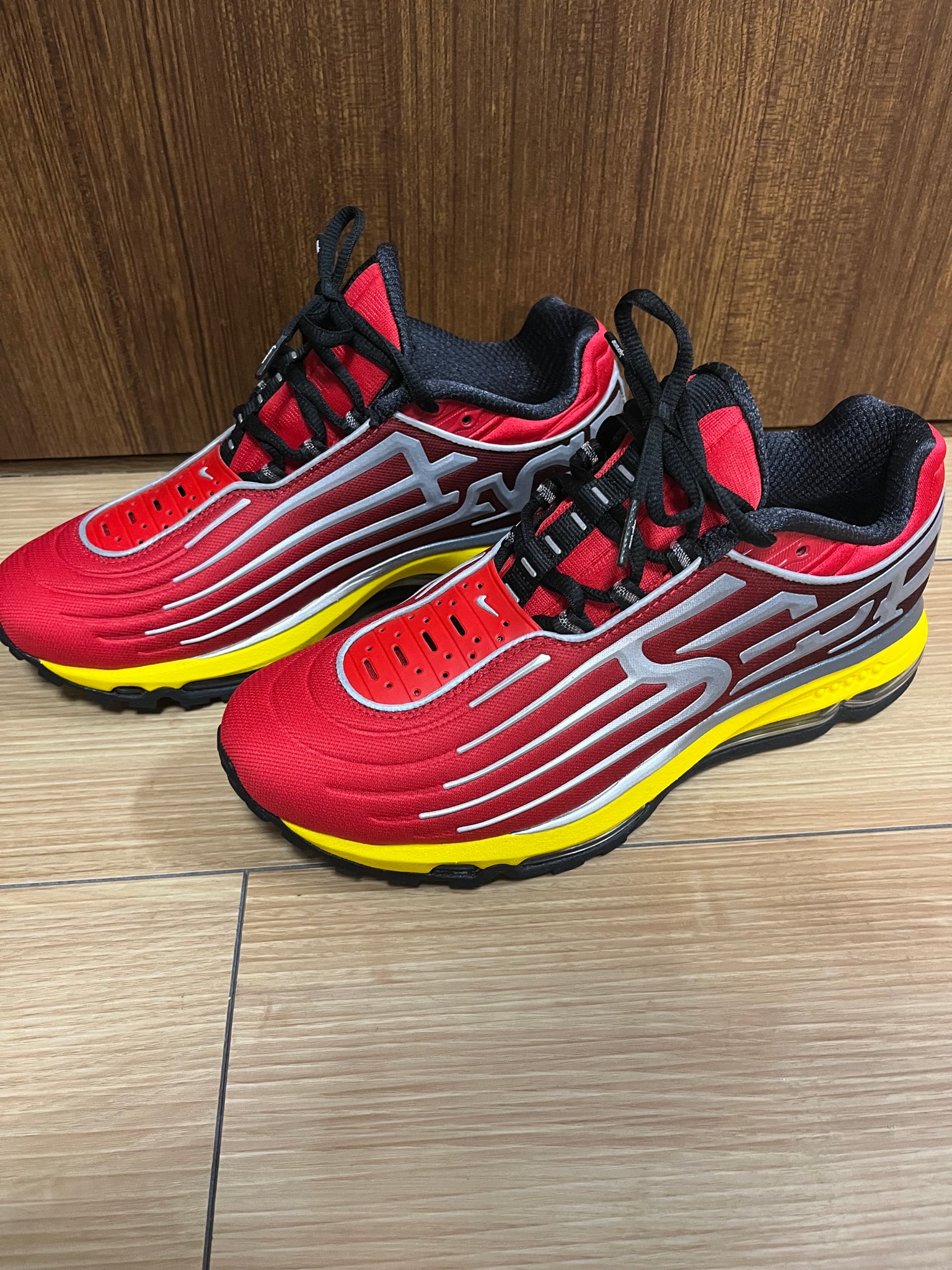 Supreme × Nike Air Max 2001 Air Ecstasy "University Red" (26FW Week2)