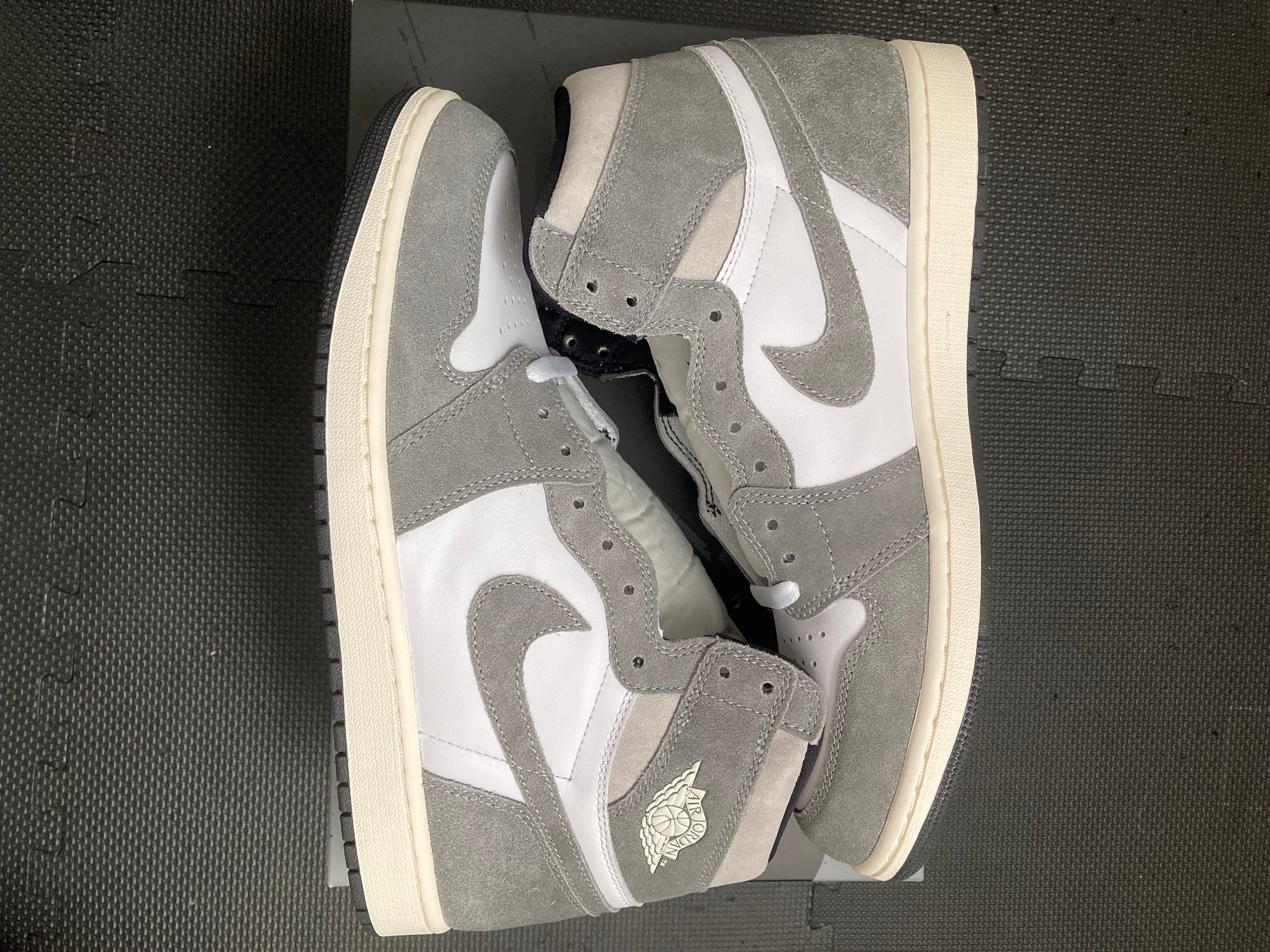 Nike Air Jordan 1 Retro High OG "Black and Smoke Grey"