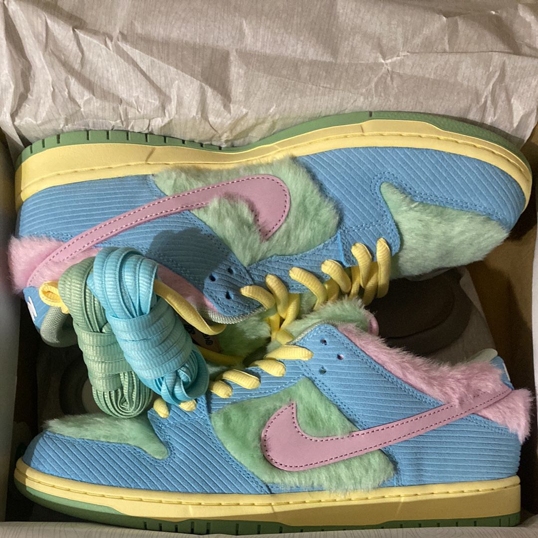 VERDY × Nike SB Dunk Low Pro QS "Visty/Blue Gaze and Enamel Green"