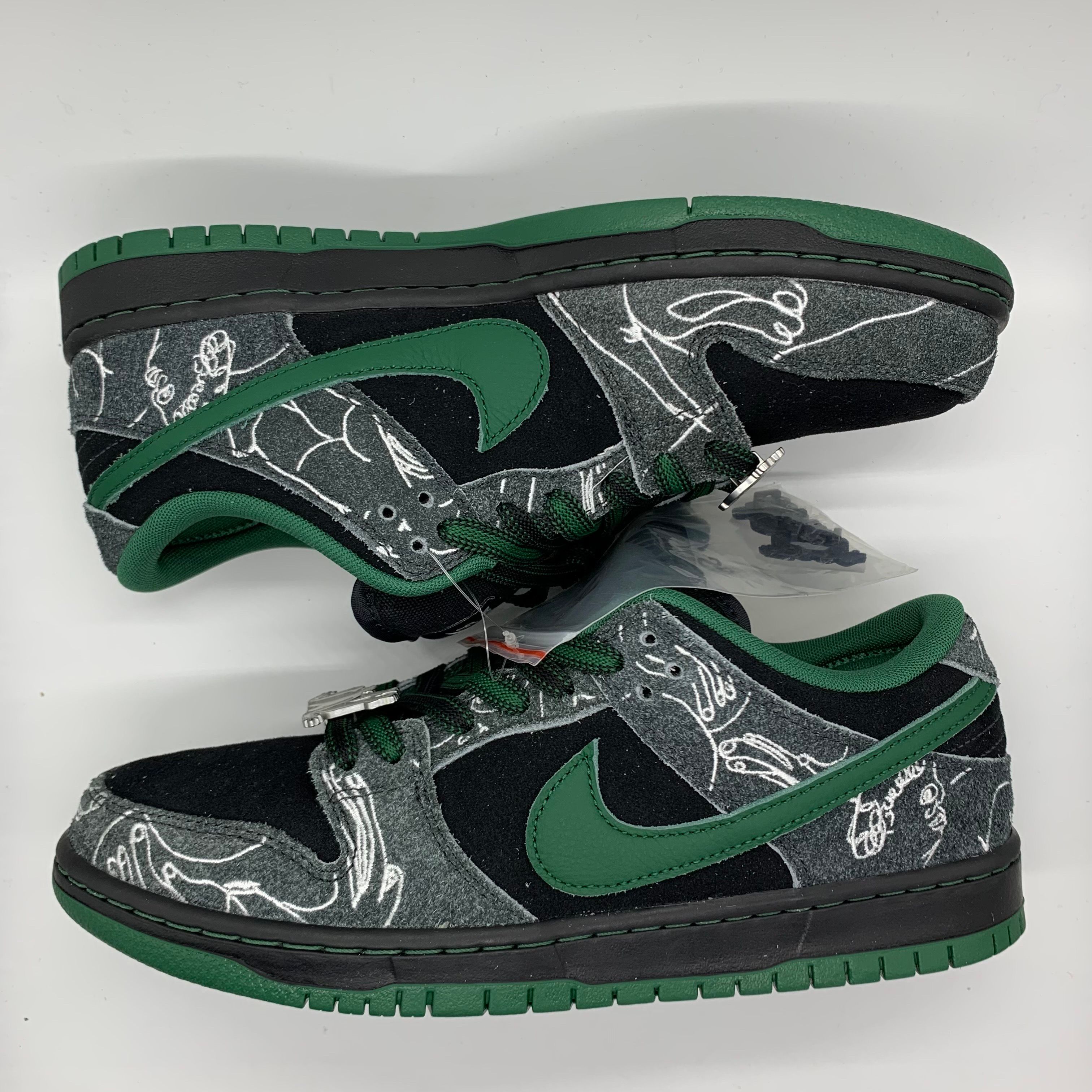 There Skateboards × Nike SB Dunk Low Pro "Anthracite and Gorge Green"