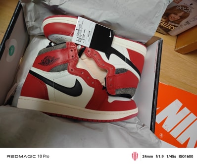 Nike Air Jordan 1 High OG "Lost & Found/Chicago"