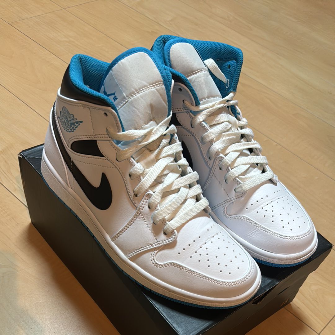 Nike Air Jordan 1 Mid "White/Laser blue"