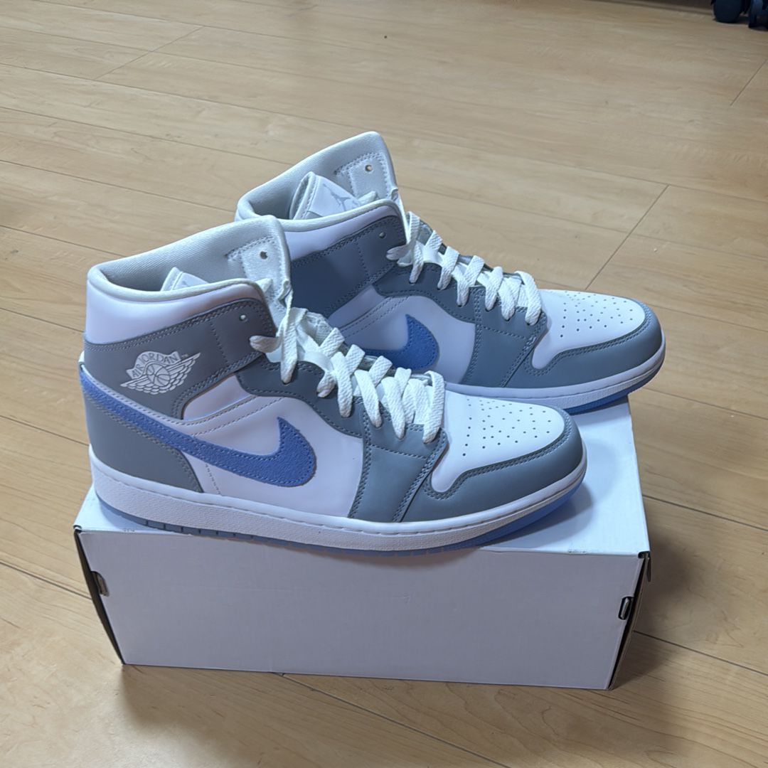 Nike Women's Air Jordan 1 Mid "Wolf Grey"
