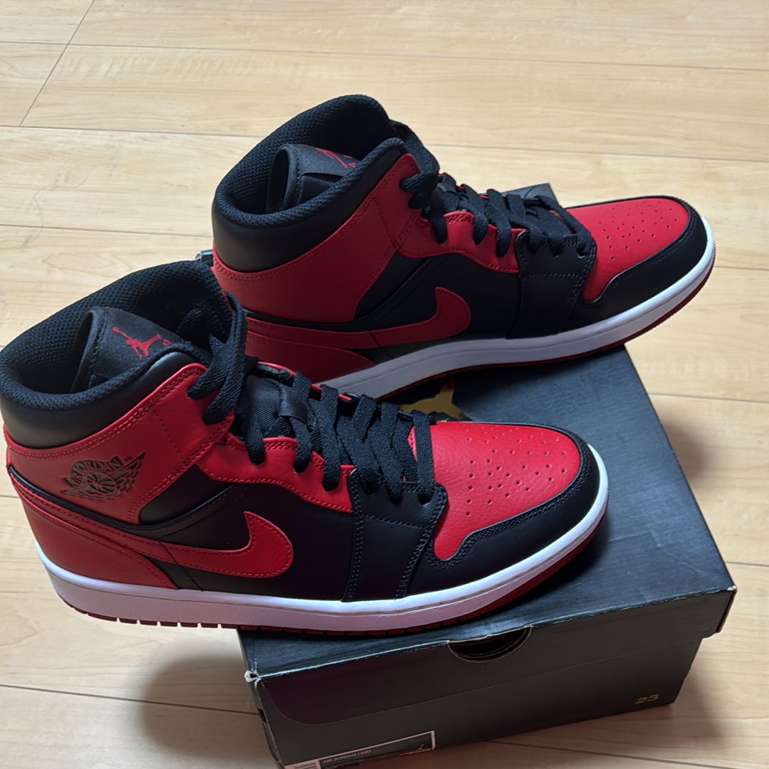 Nike Air Jordan 1 Mid "Bred"