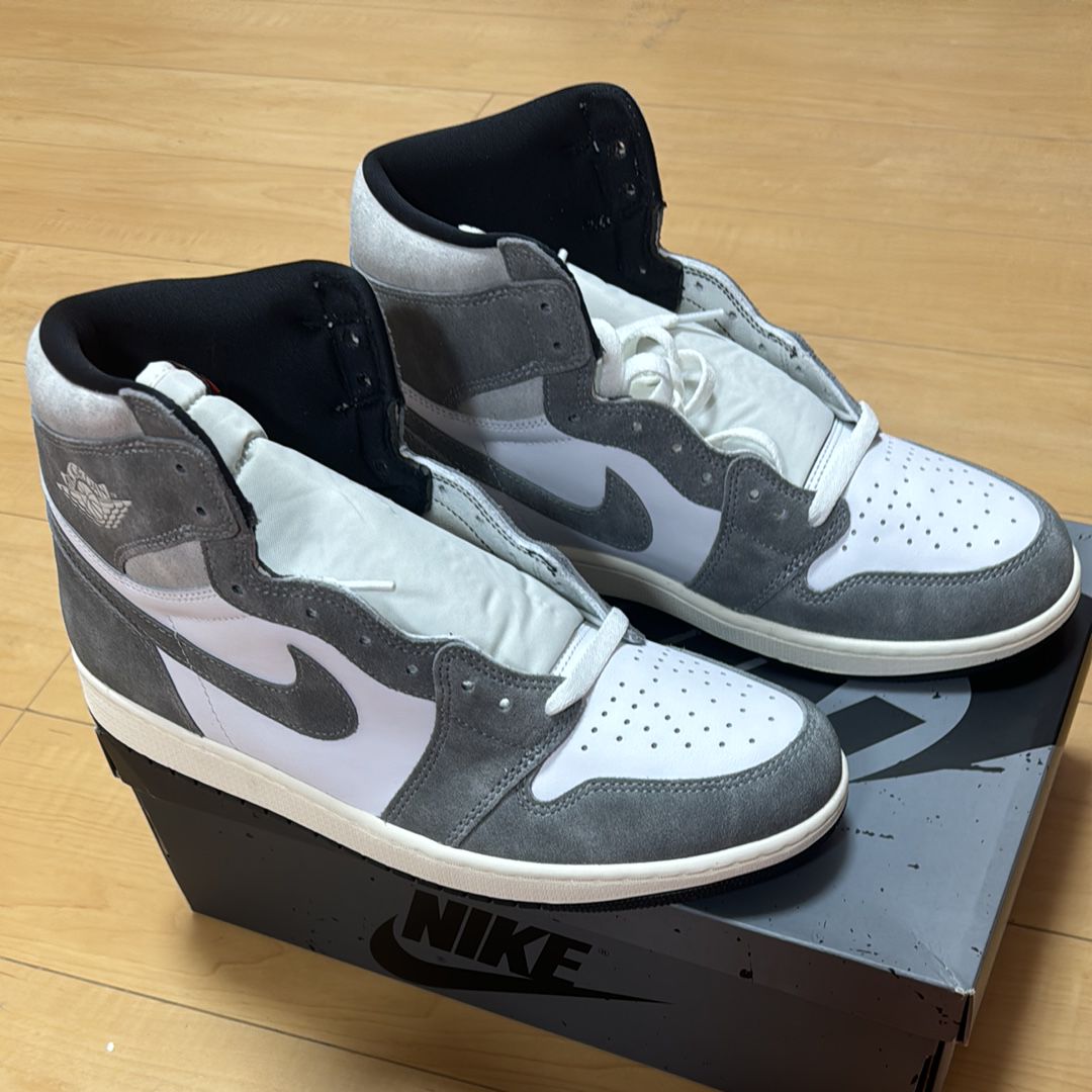 Nike Air Jordan 1 Retro High OG "Black and Smoke Grey"