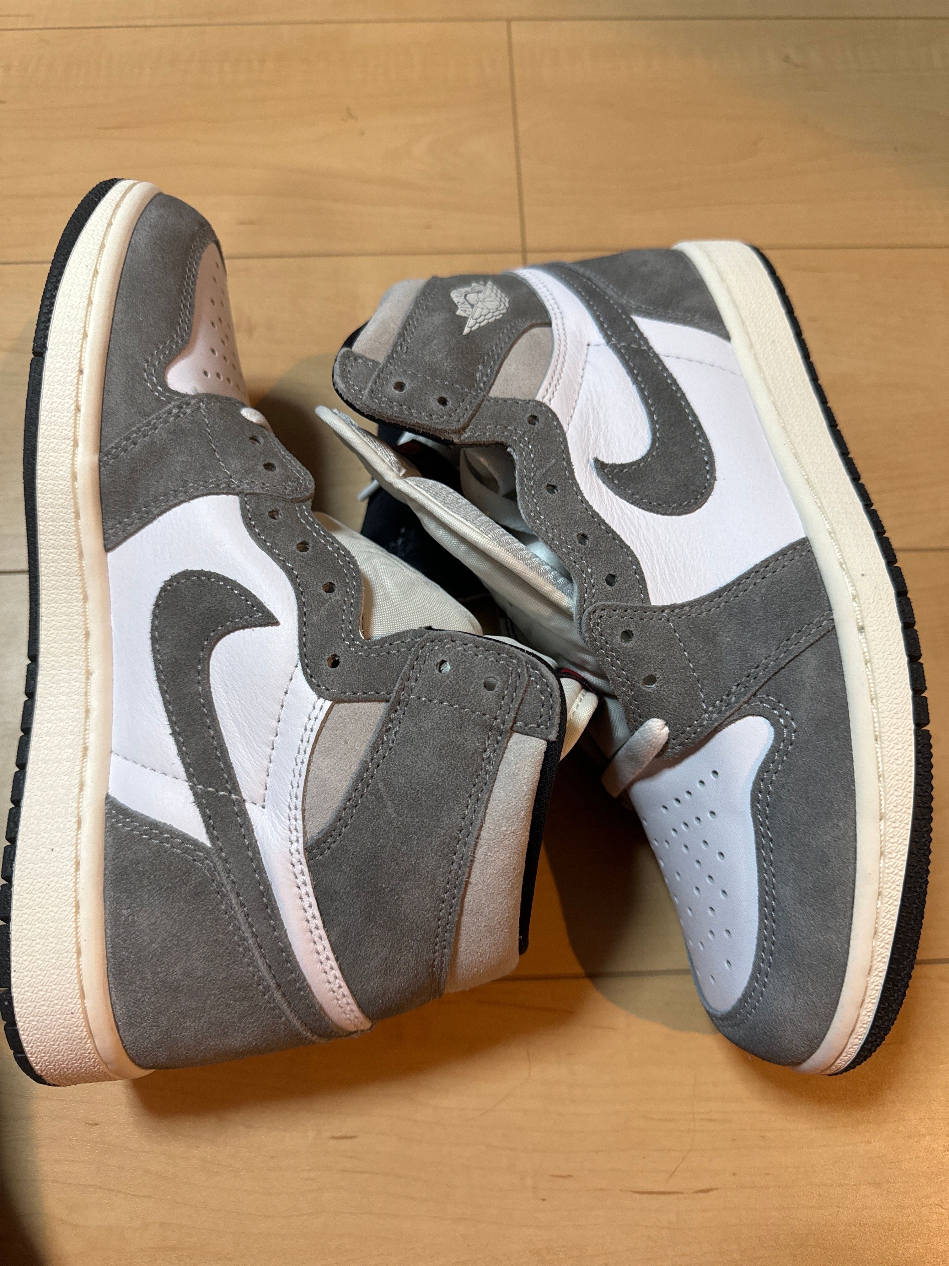 Nike Air Jordan 1 Retro High OG "Black and Smoke Grey"