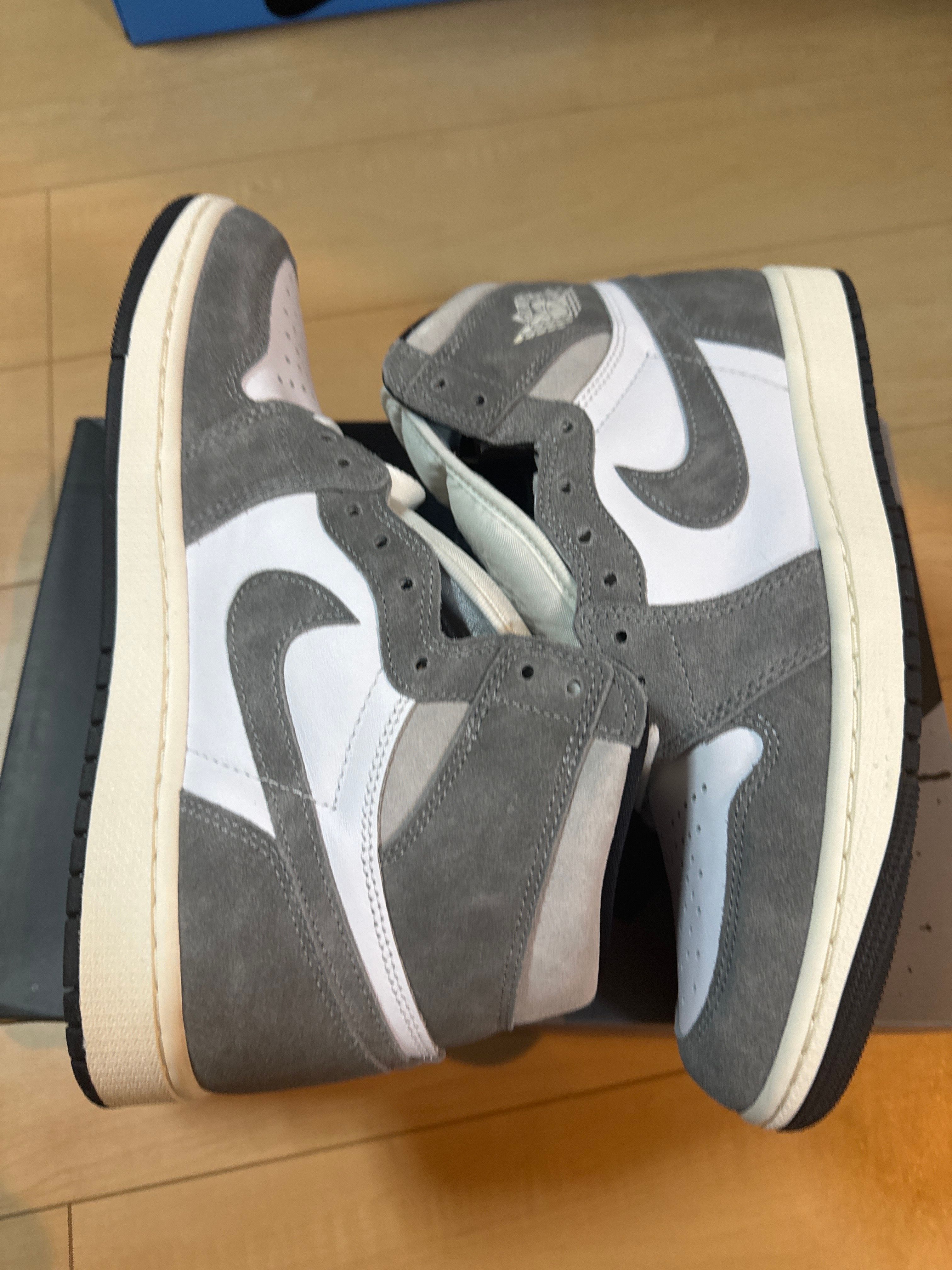 Nike Air Jordan 1 Retro High OG "Black and Smoke Grey"