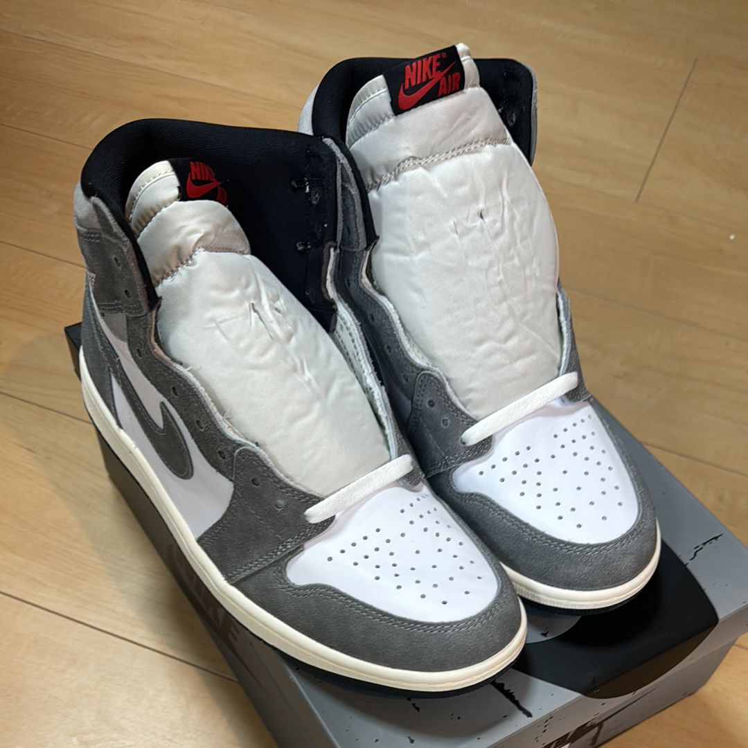 Nike Air Jordan 1 Retro High OG "Black and Smoke Grey"