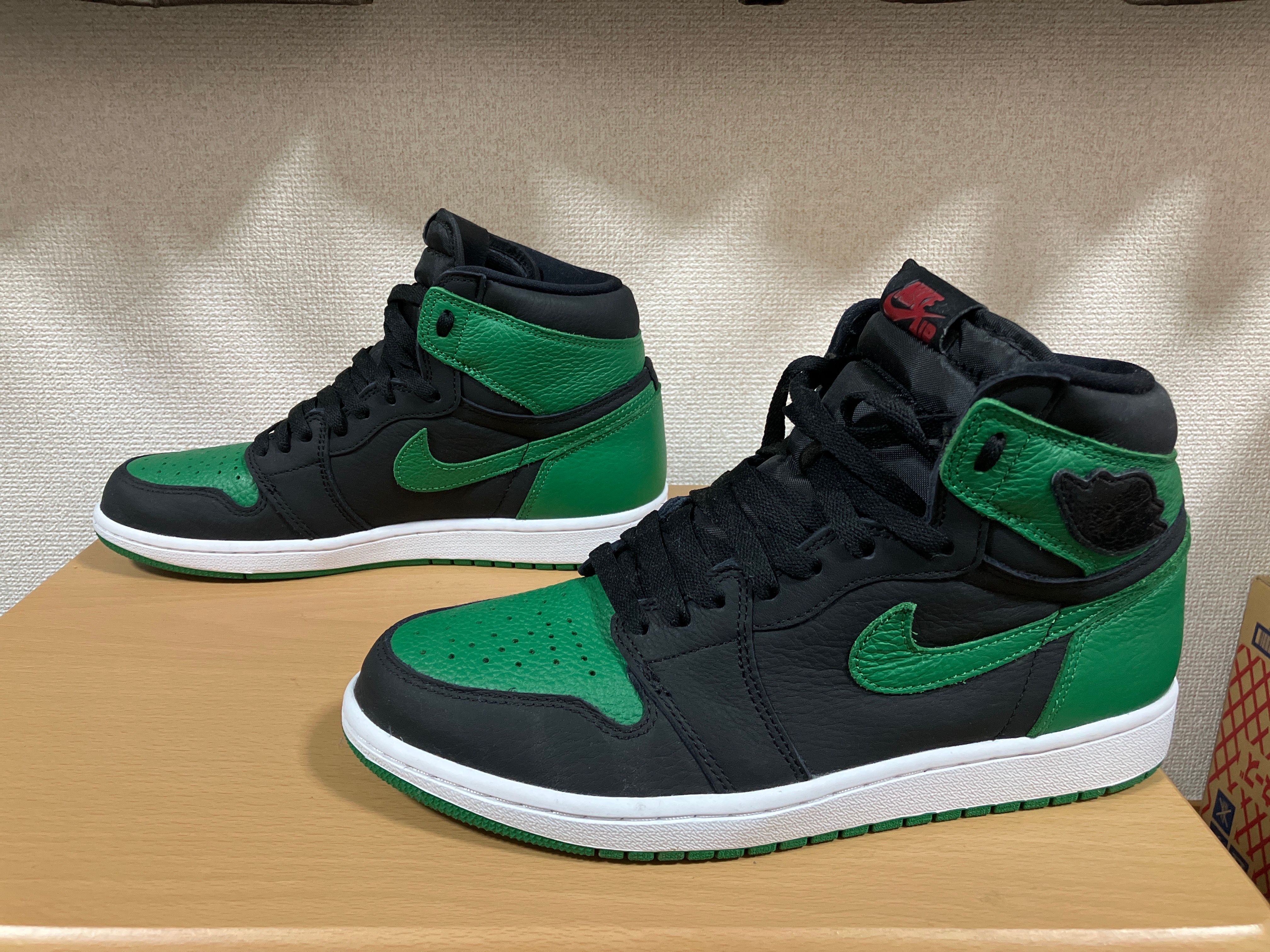 Nike Air Jordan 1 Retro High OG "Black/Pine Green" (2020)