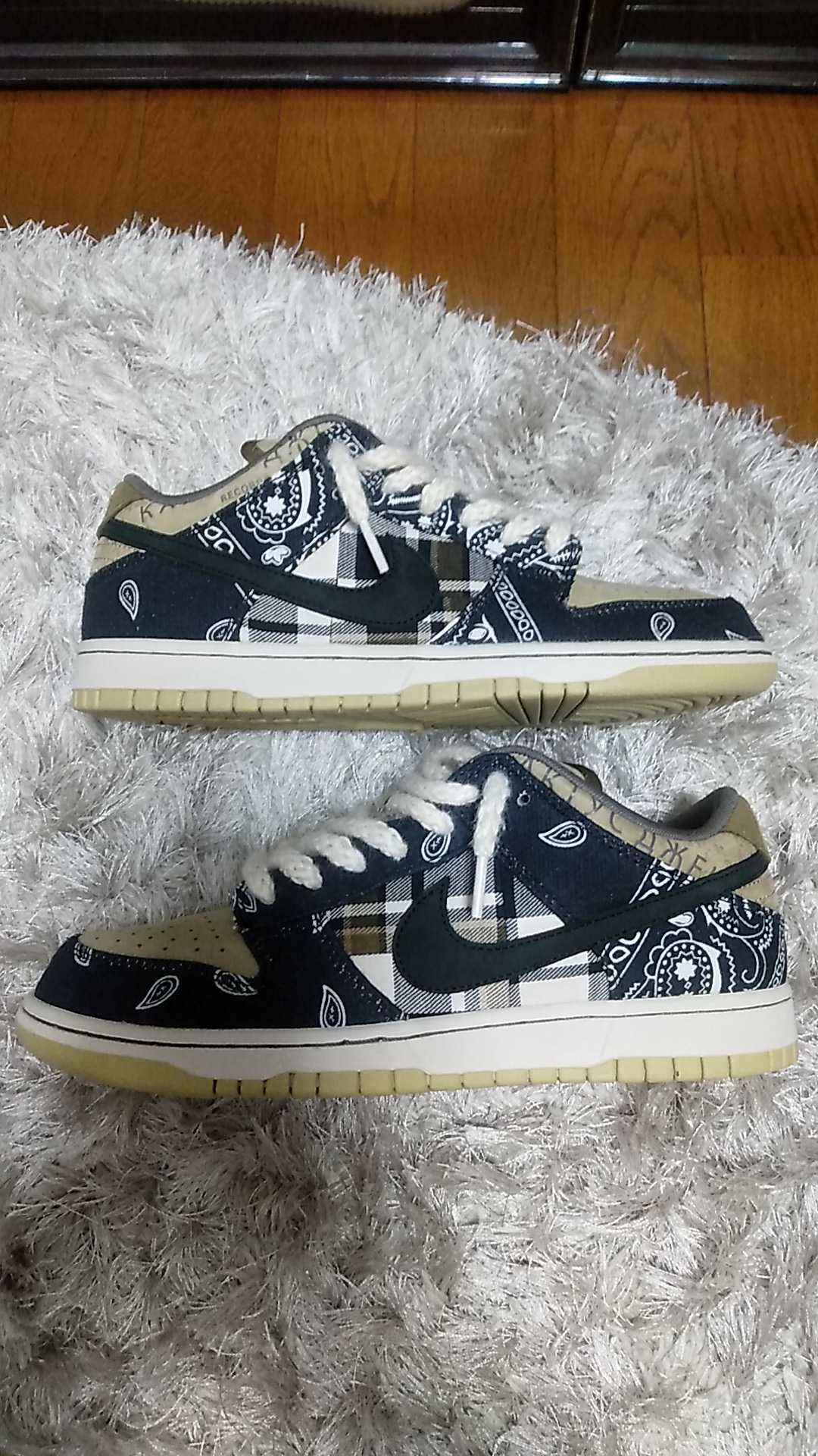 Travis Scott × Nike SB Dunk Low "Black/Parachute Beige"