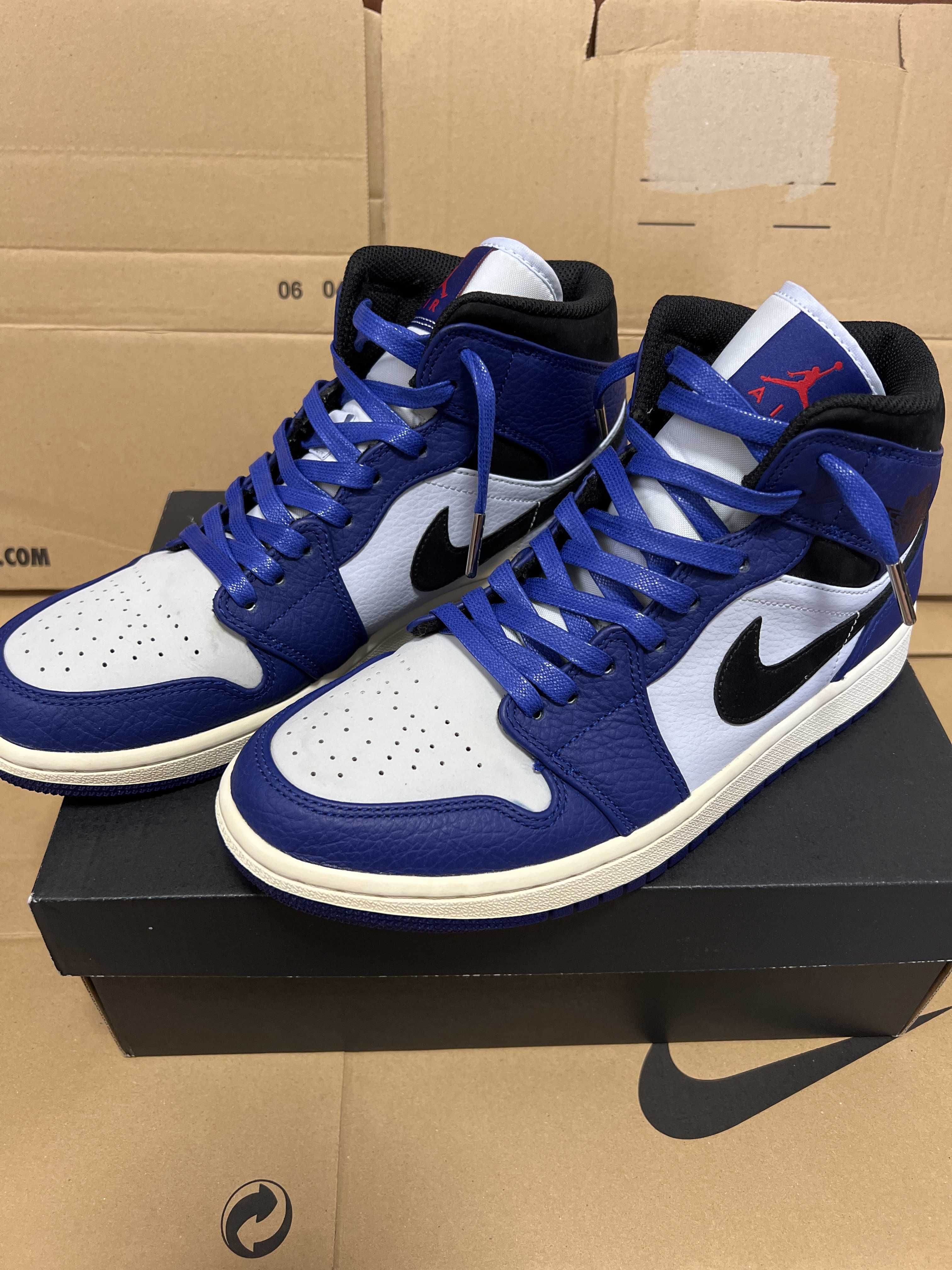 Nike Air Jordan 1 Mid "Deep Royal Blue"