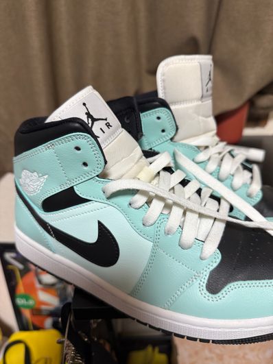 NIKE Women's AIR JORDAN 1 MID "AQUA BLUE"