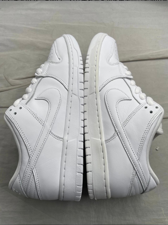 Nike SB Dunk Low Pro ISO "Triple White"