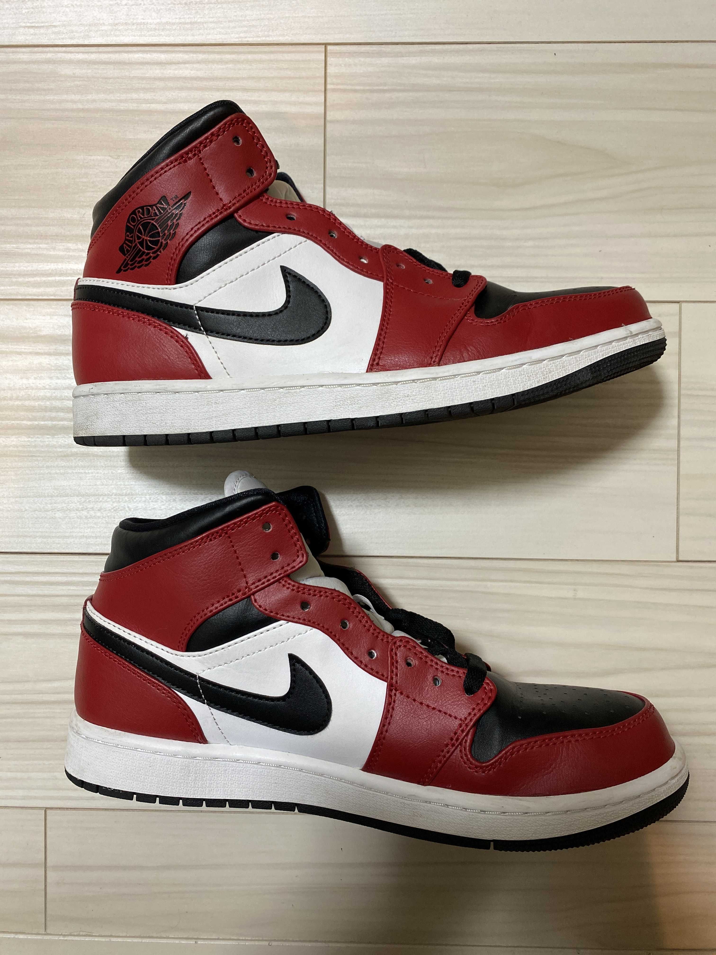 Nike Air Jordan 1 Mid "Chicago Black Toe"