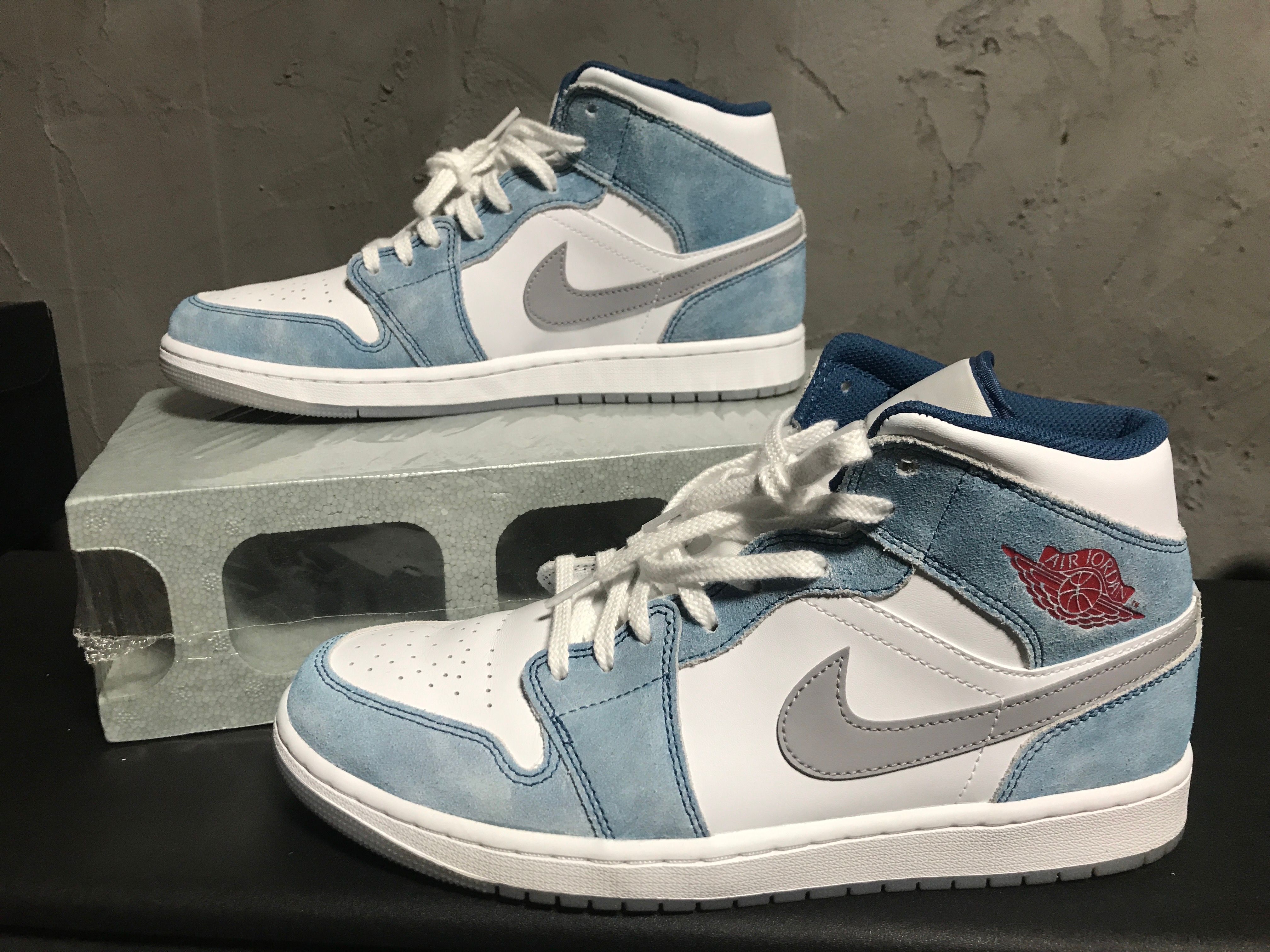 Nike Air Jordan 1 Mid SE "White/Hyper Royal/Red"